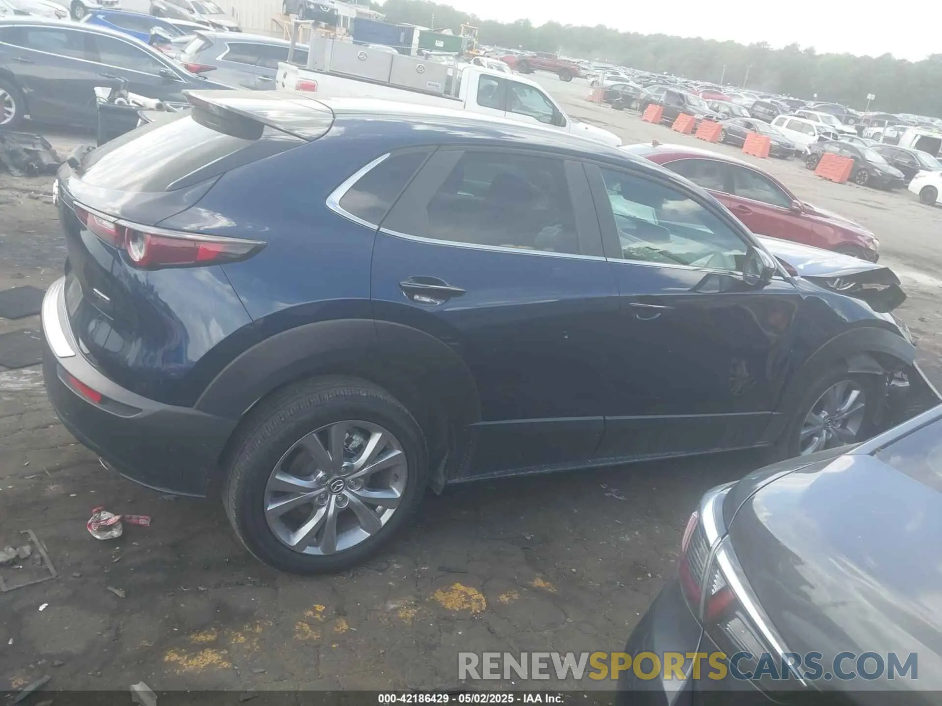 13 Photograph of a damaged car 3MVDMBBL0NM453353 MAZDA CX-30 2022