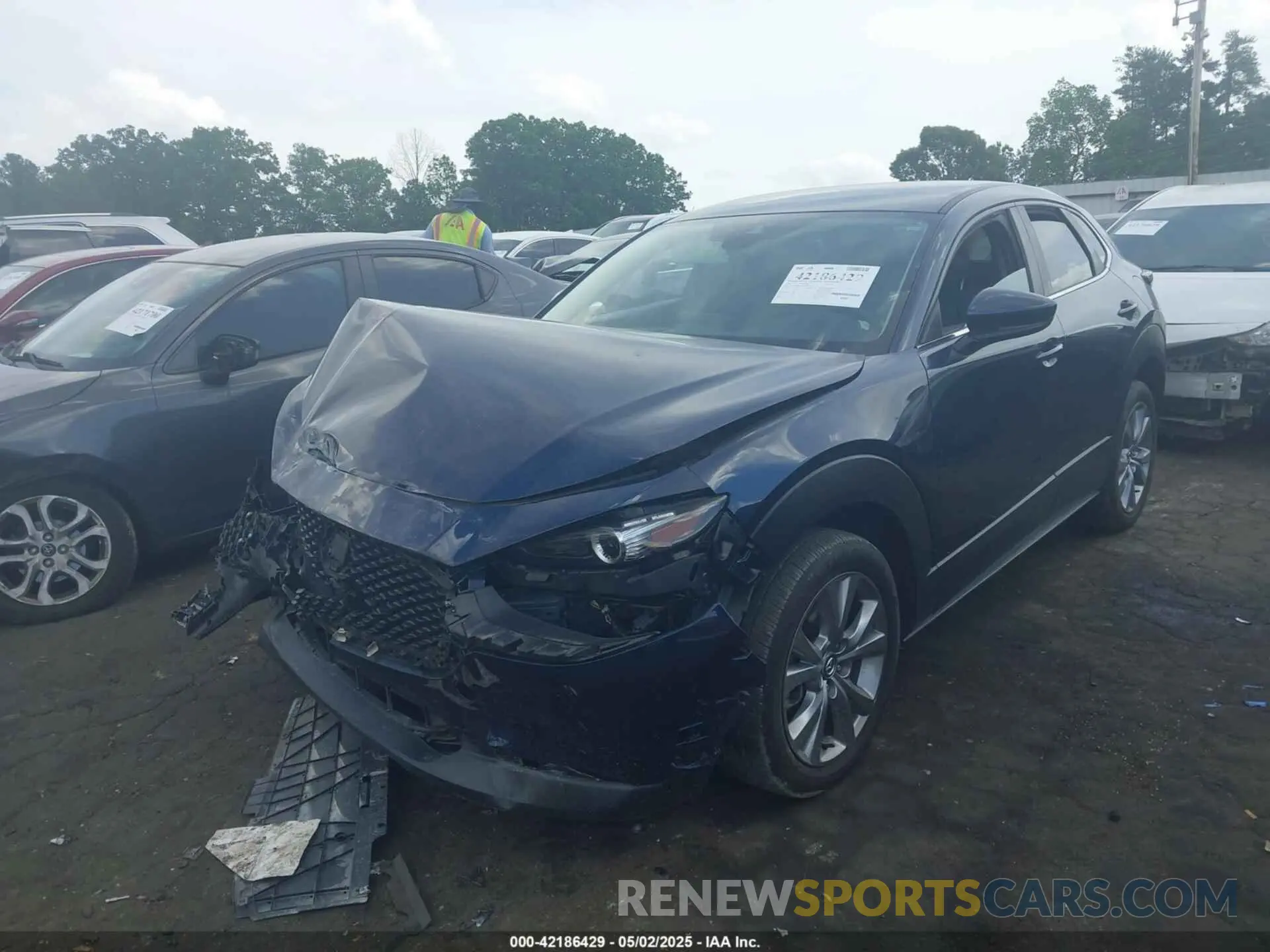 2 Photograph of a damaged car 3MVDMBBL0NM453353 MAZDA CX-30 2022