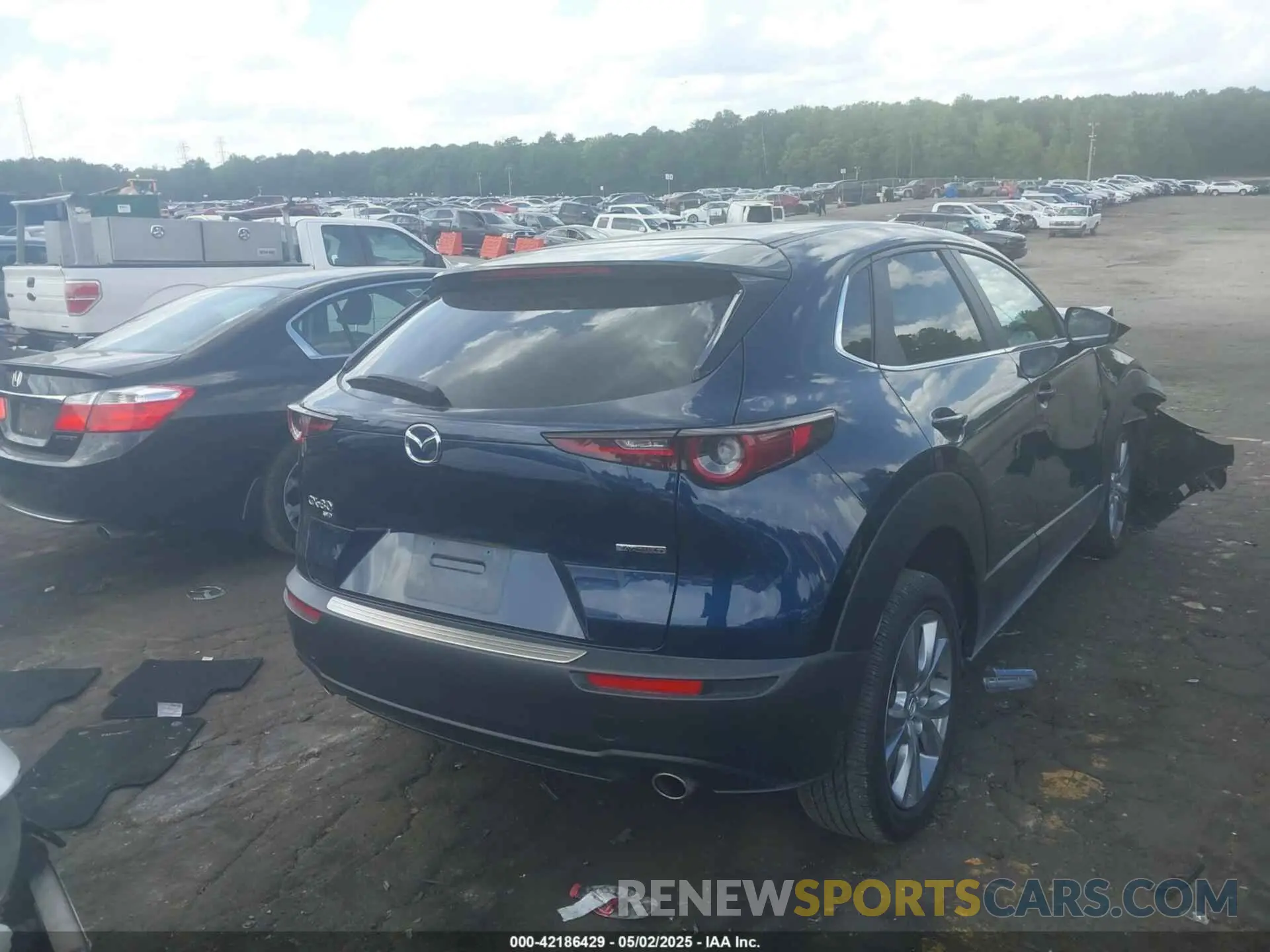 4 Photograph of a damaged car 3MVDMBBL0NM453353 MAZDA CX-30 2022