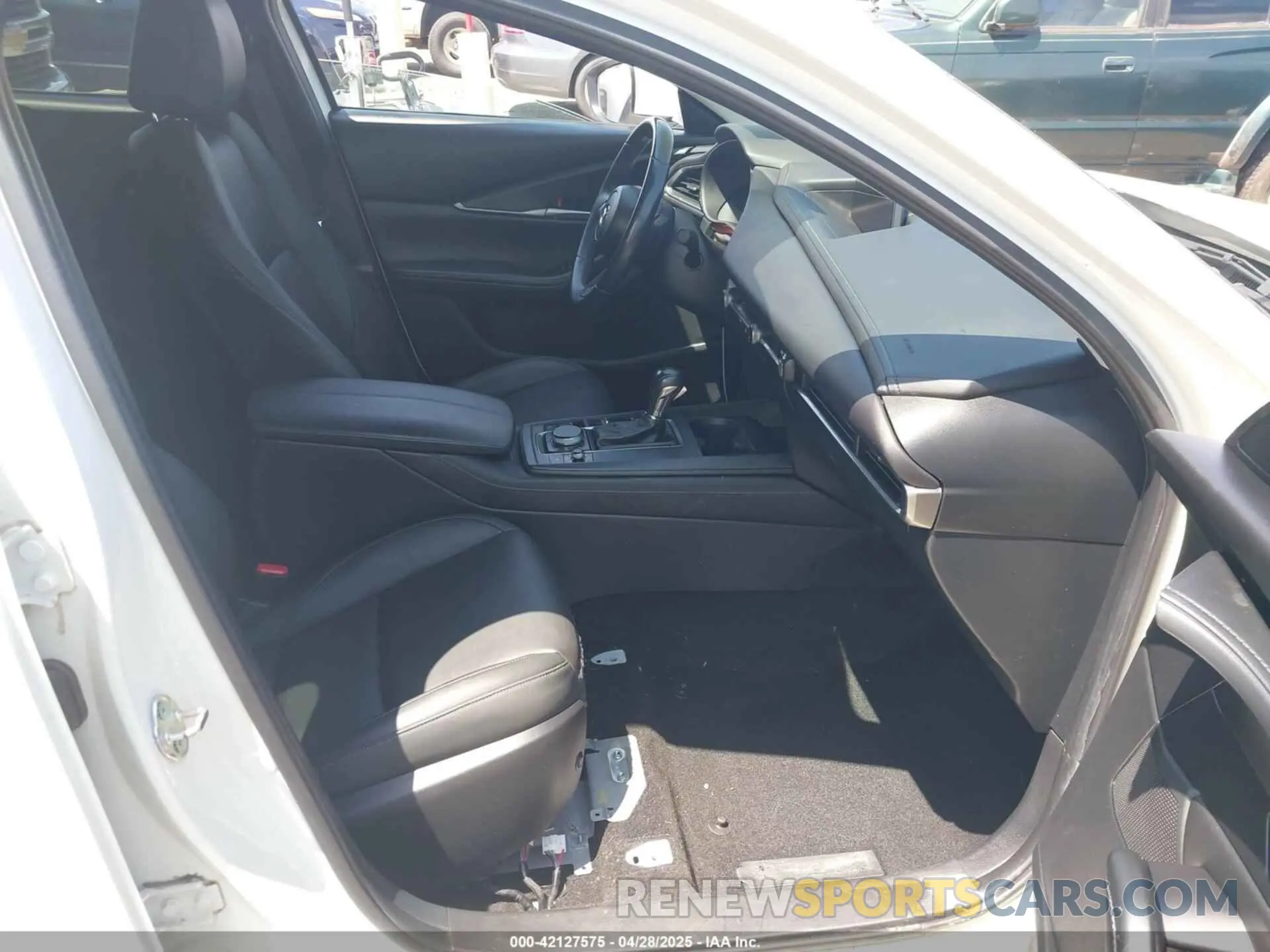5 Фотография поврежденного автомобиля 3MVDMBBL3NM400887 MAZDA CX-30 2022