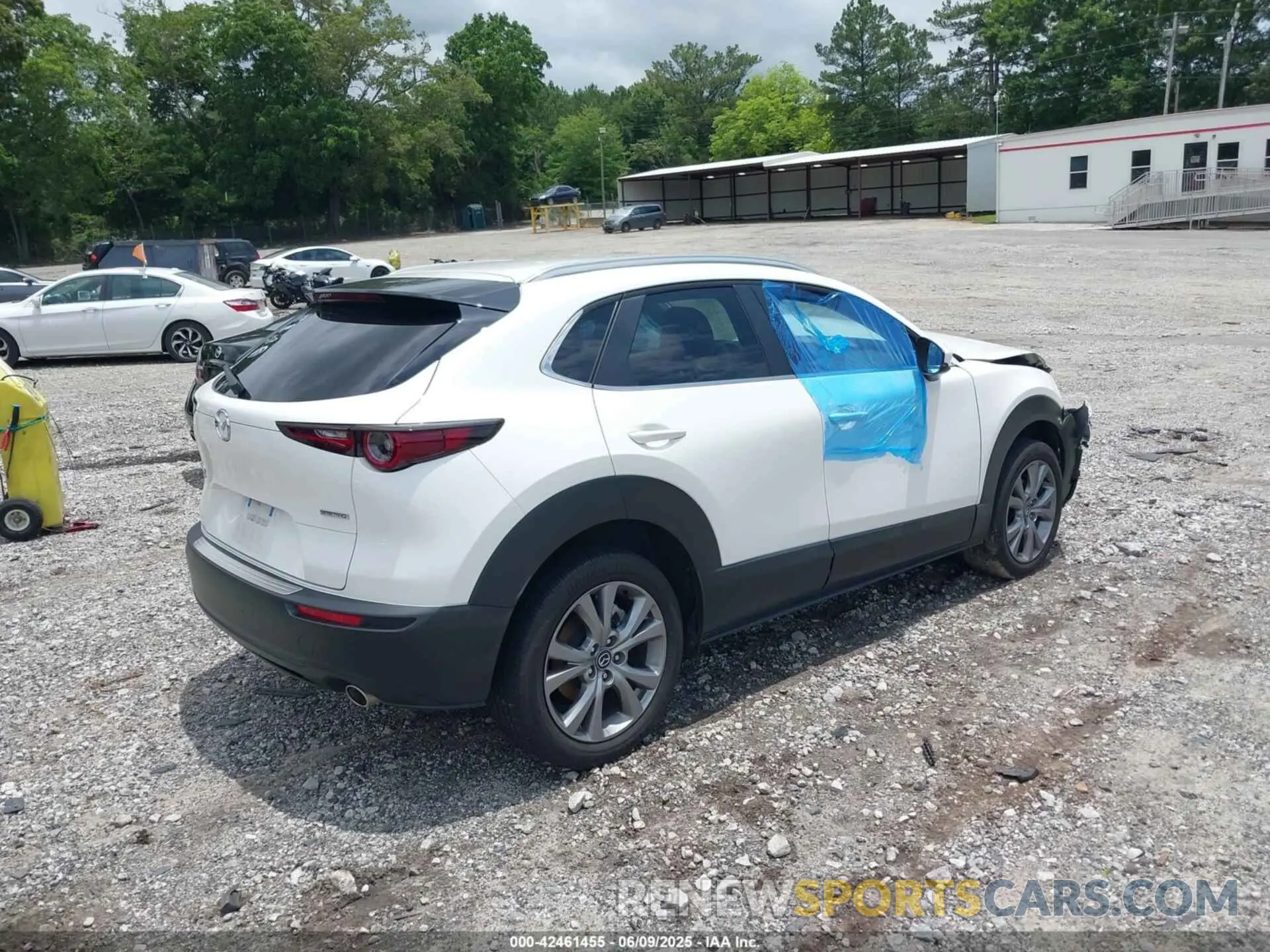 4 Photograph of a damaged car 3MVDMBBL5NM446978 MAZDA CX-30 2022