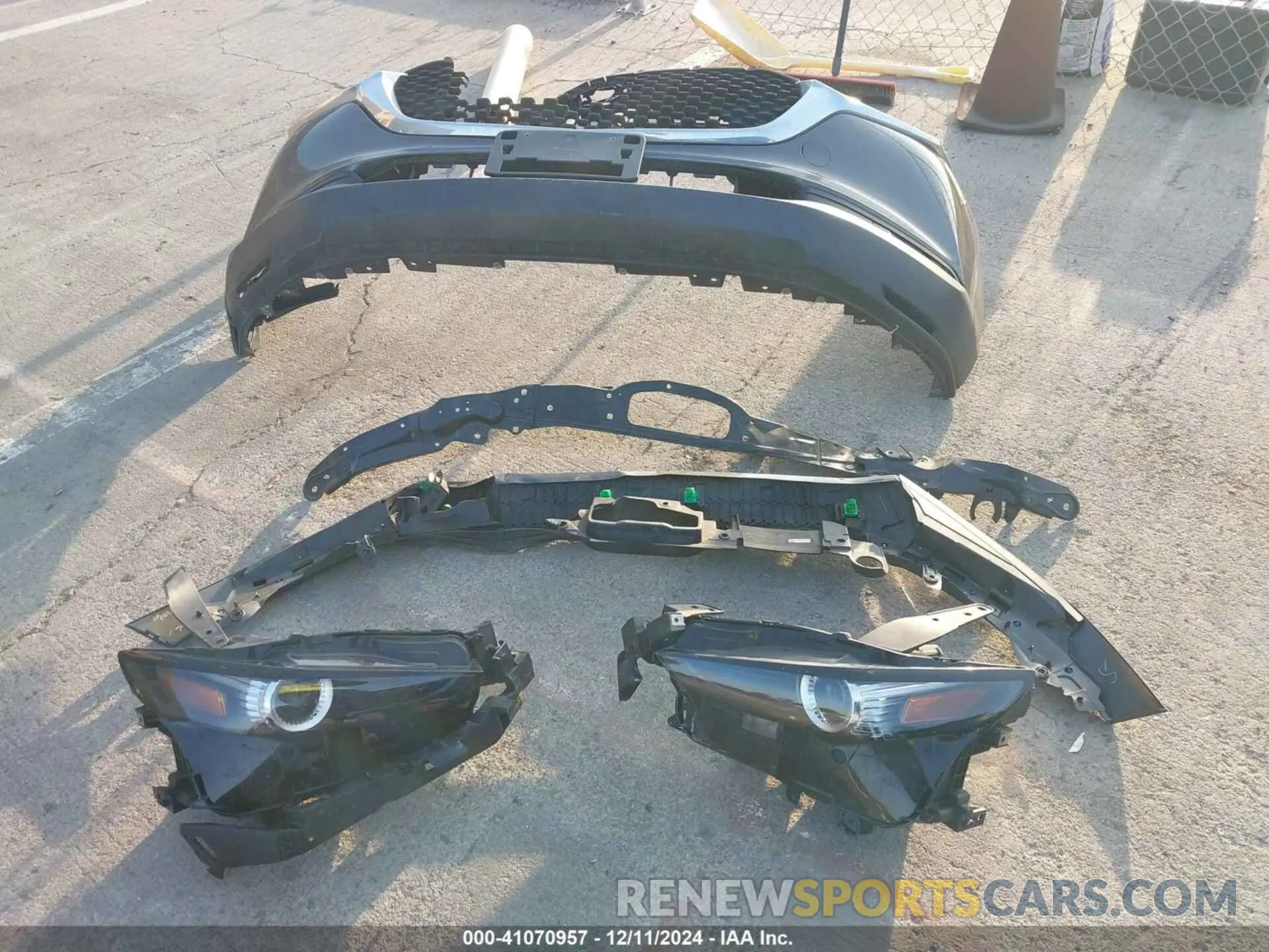 12 Фотография поврежденного автомобиля 3MVDMBBL9NM411585 MAZDA CX-30 2022