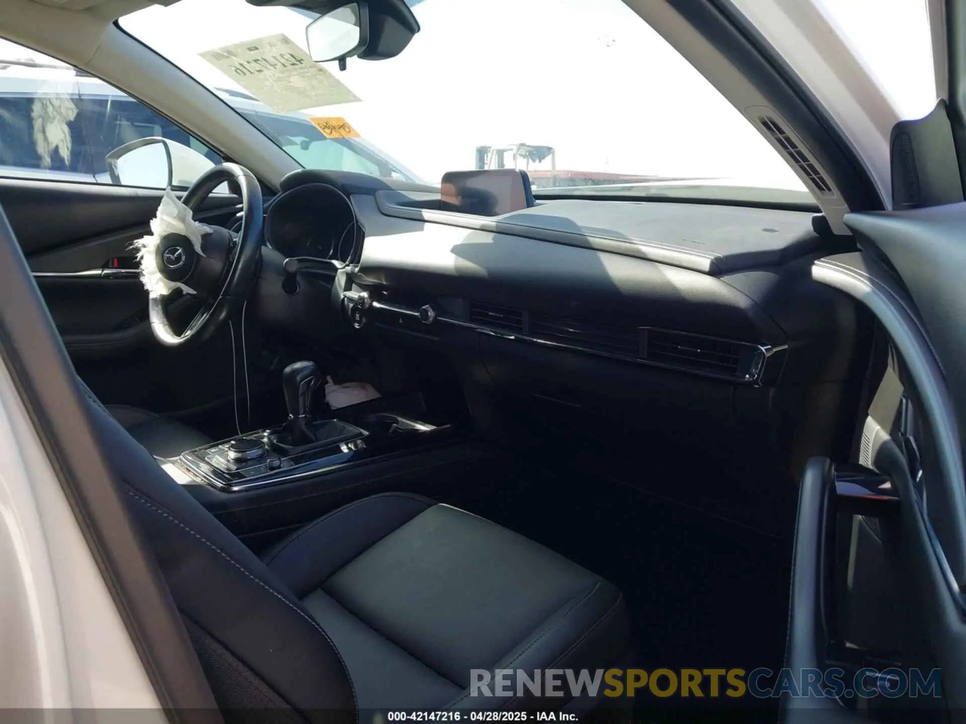 5 Photograph of a damaged car 3MVDMBCL4NM454228 MAZDA CX-30 2022