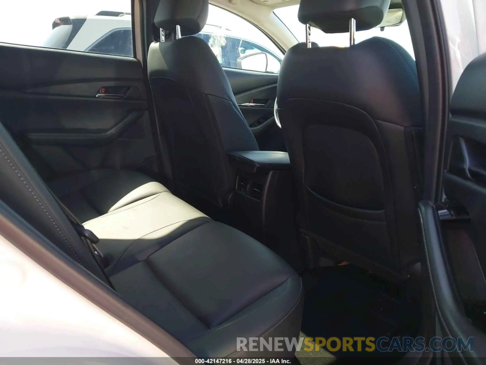 8 Photograph of a damaged car 3MVDMBCL4NM454228 MAZDA CX-30 2022