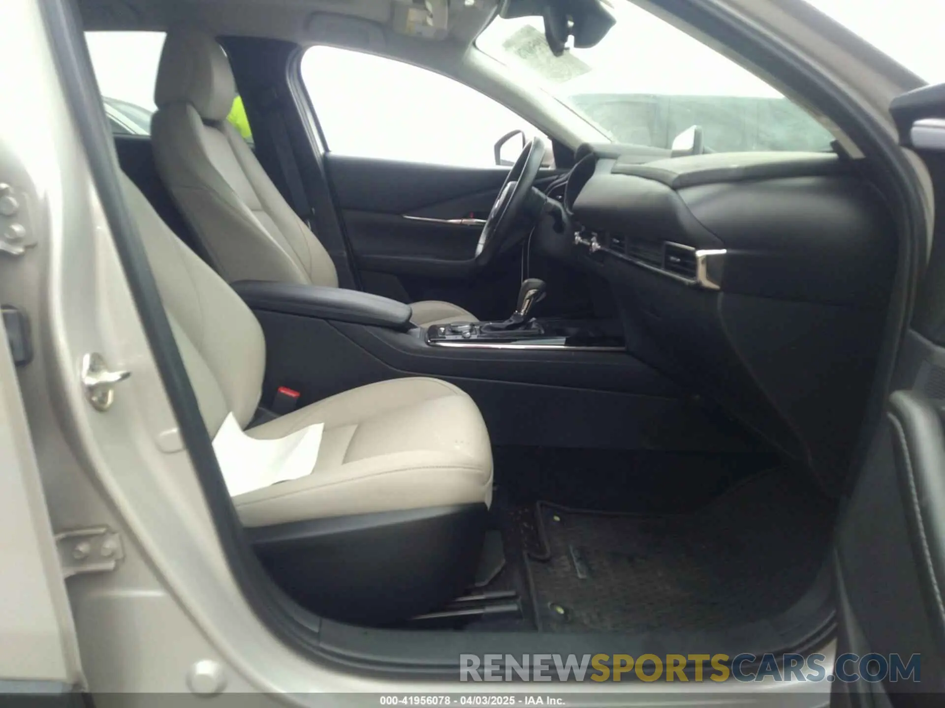 5 Photograph of a damaged car 3MVDMBCLXNM456467 MAZDA CX-30 2022