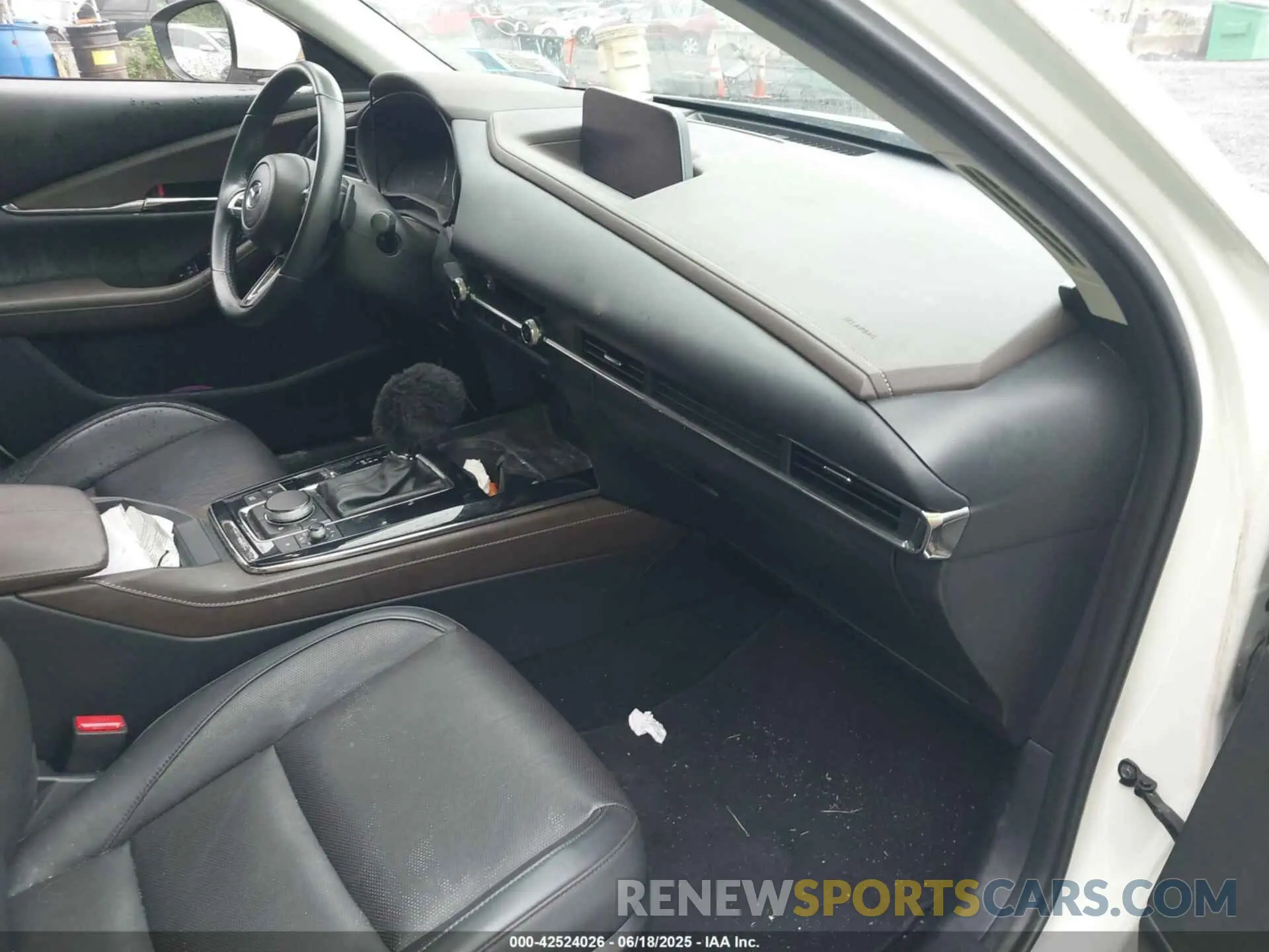 5 Photograph of a damaged car 3MVDMBDL3NM423566 MAZDA CX-30 2022