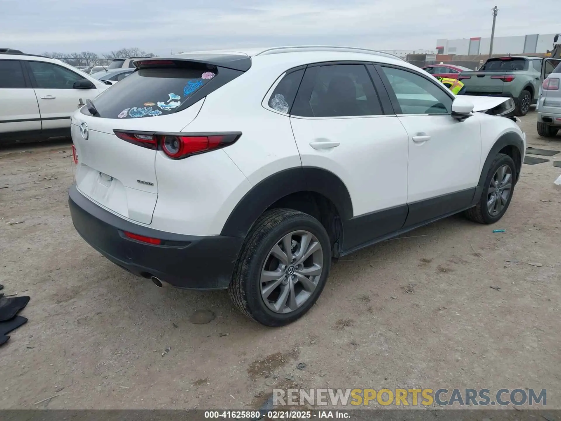 4 Photograph of a damaged car 3MVDMBDL3NM458530 MAZDA CX-30 2022