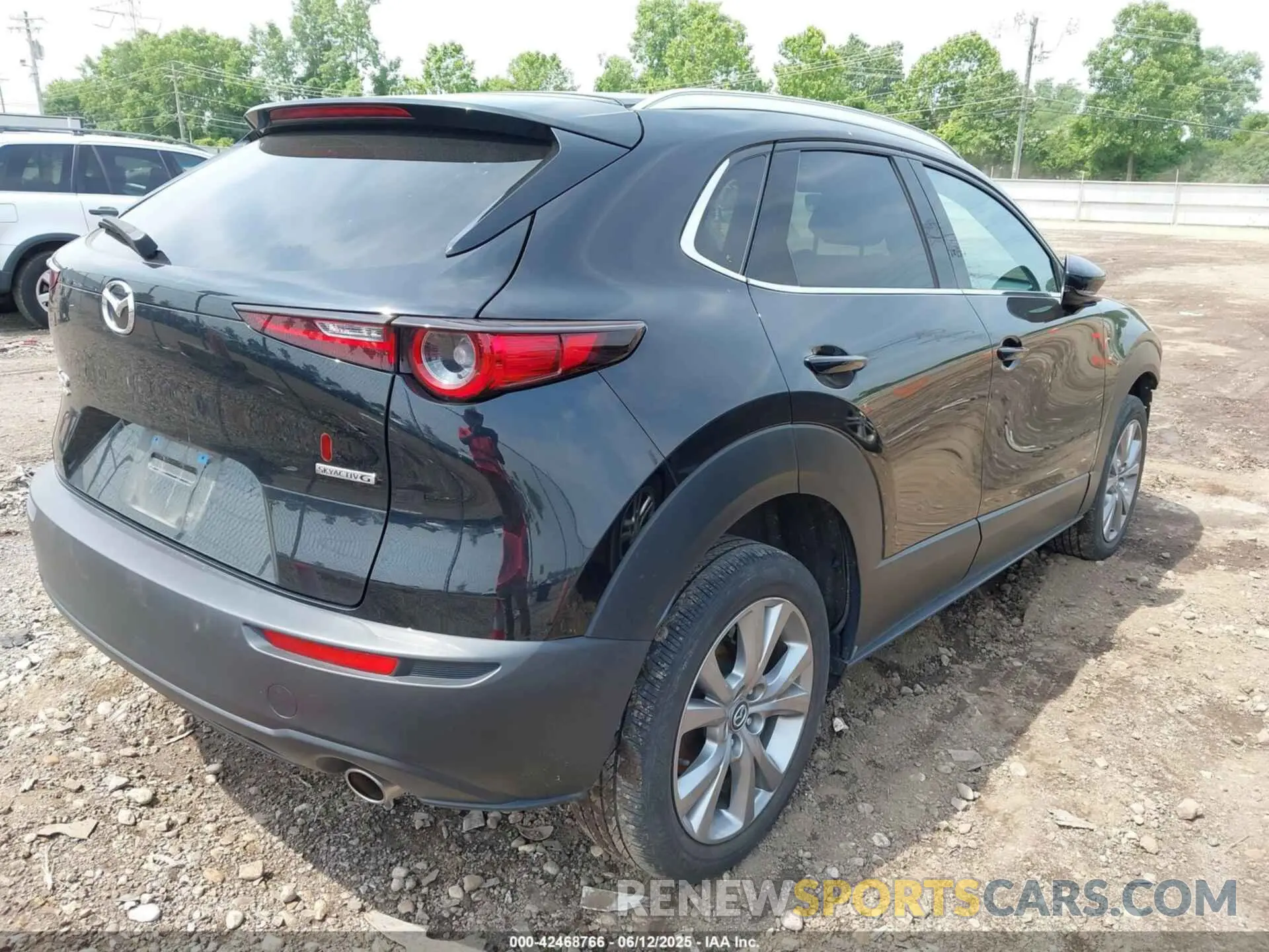 4 Photograph of a damaged car 3MVDMBDL9NM443336 MAZDA CX-30 2022
