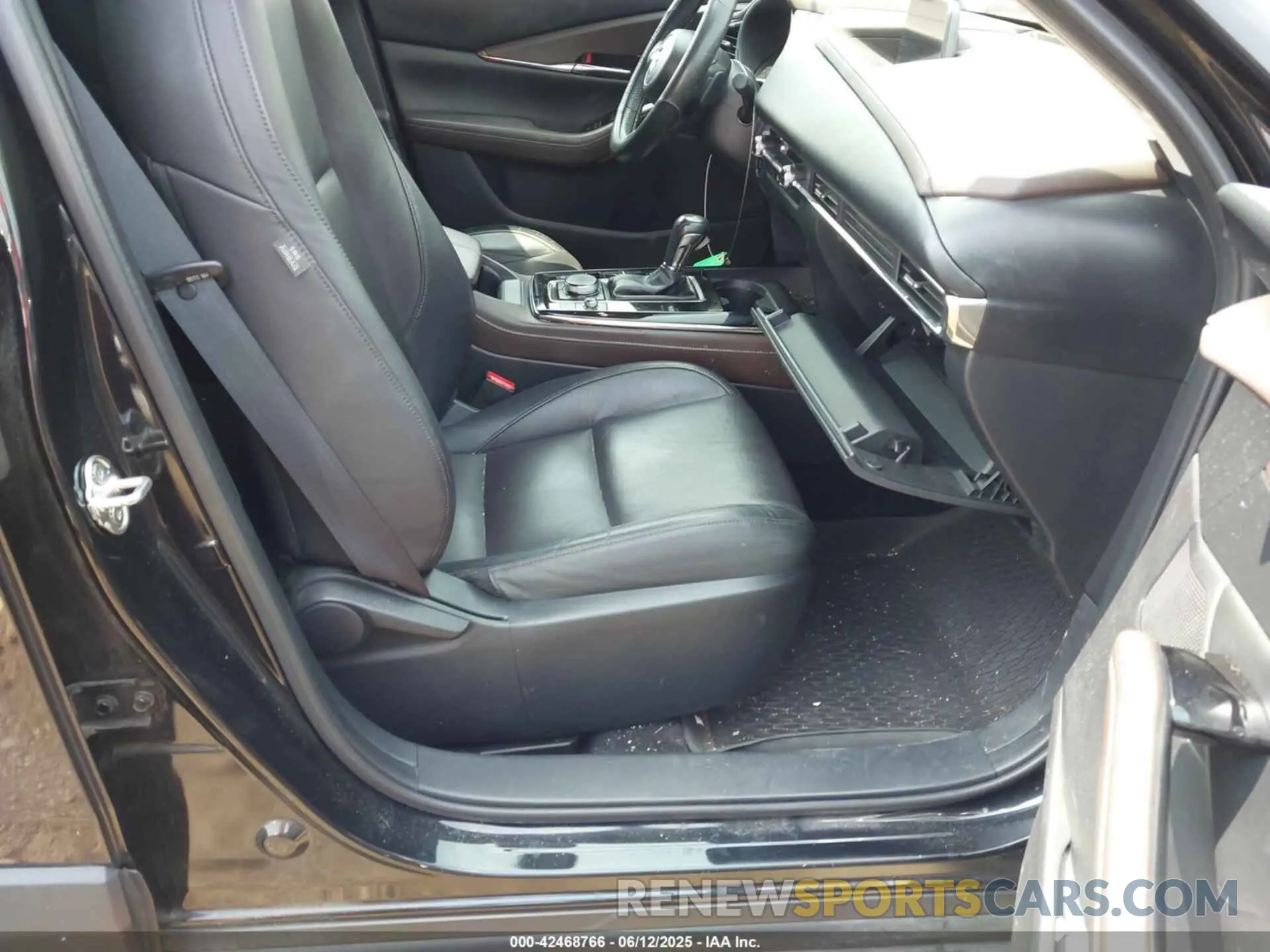 5 Photograph of a damaged car 3MVDMBDL9NM443336 MAZDA CX-30 2022