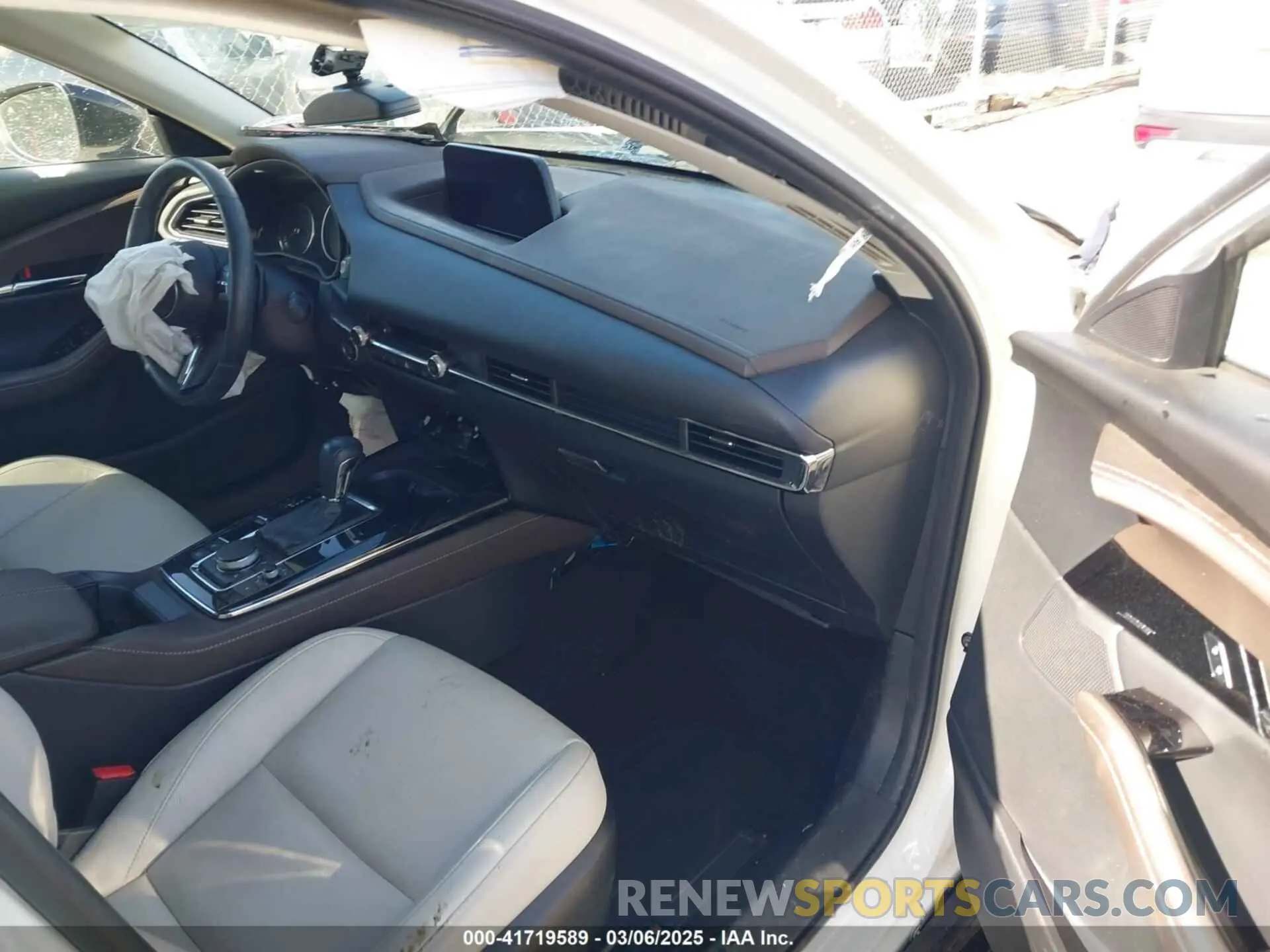 5 Photograph of a damaged car 3MVDMBDY3NM425734 MAZDA CX-30 2022