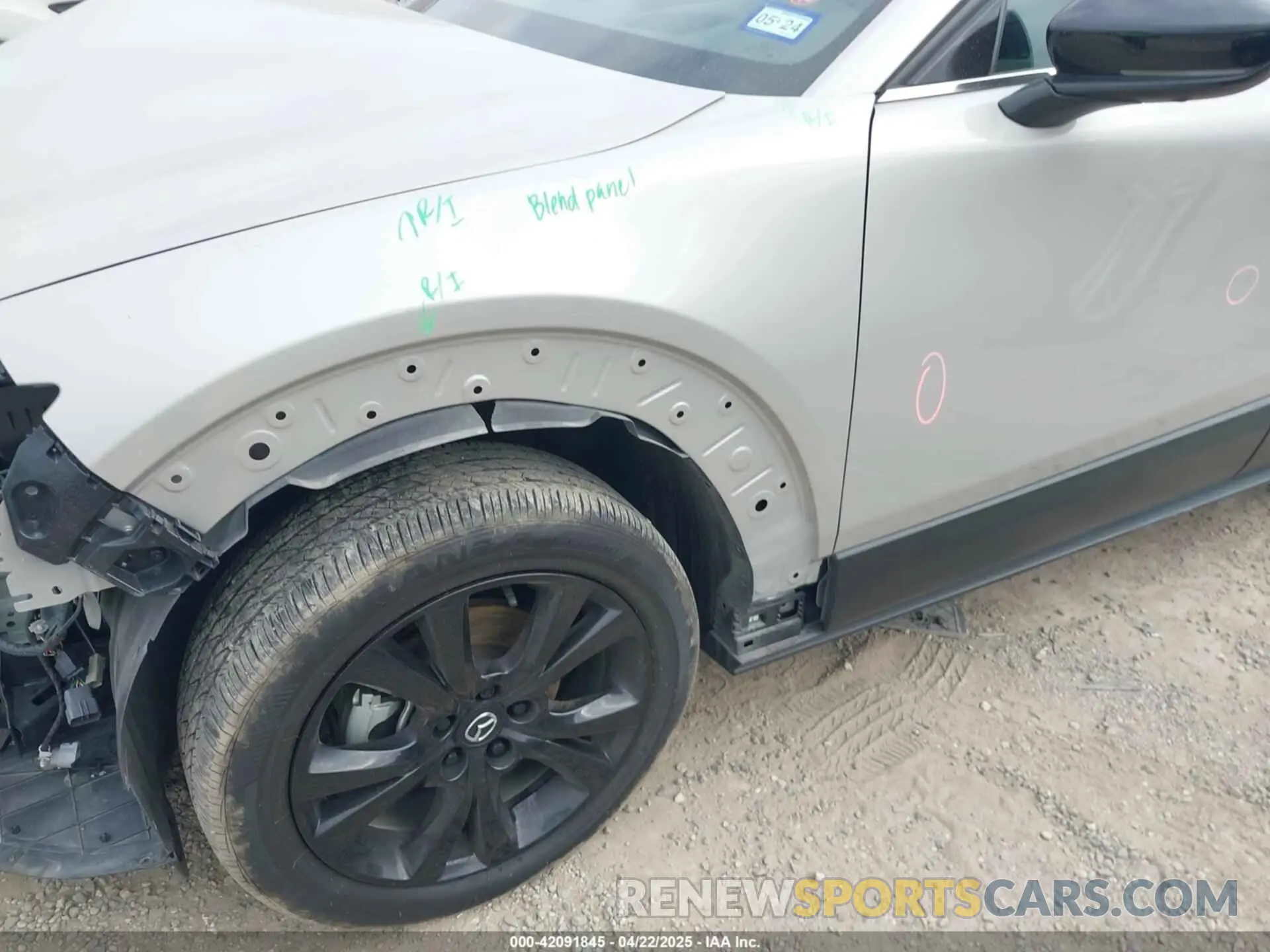 18 Фотография поврежденного автомобиля 3MVDMBEY3NM437459 MAZDA CX-30 2022