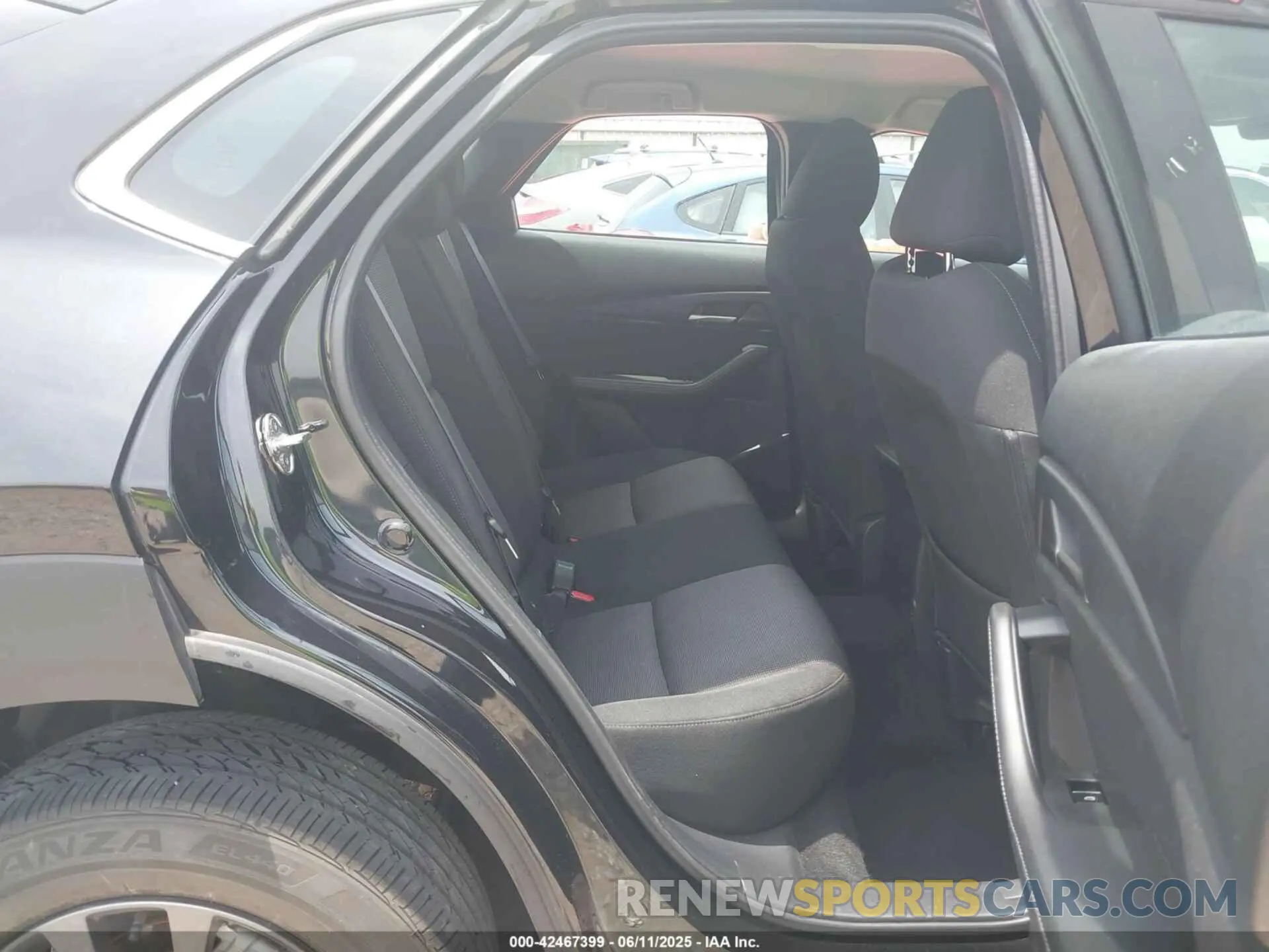 8 Фотография поврежденного автомобиля 3MVDMBAM3PM552522 MAZDA CX-30 2023