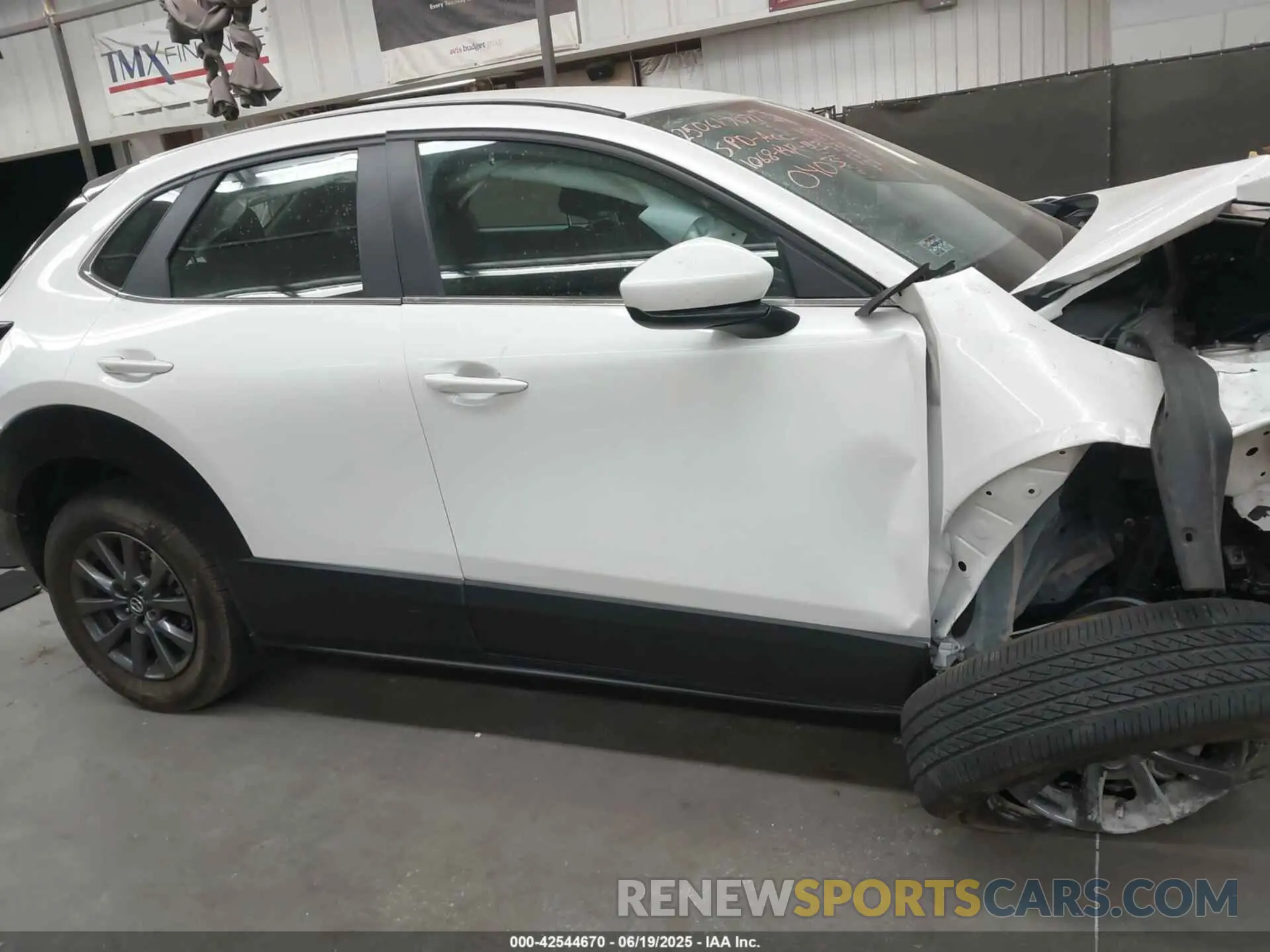 13 Фотография поврежденного автомобиля 3MVDMBAM5PM510403 MAZDA CX-30 2023