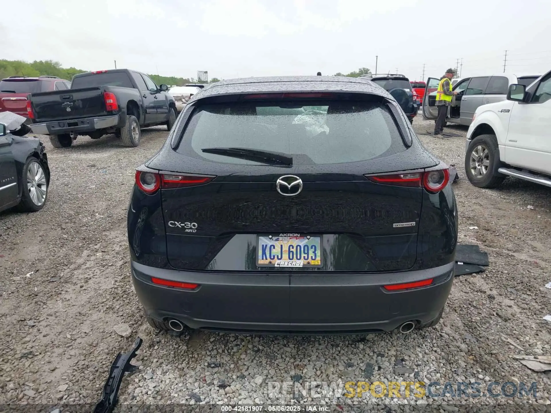 17 Photograph of a damaged car 3MVDMBAM7PM561904 MAZDA CX-30 2023