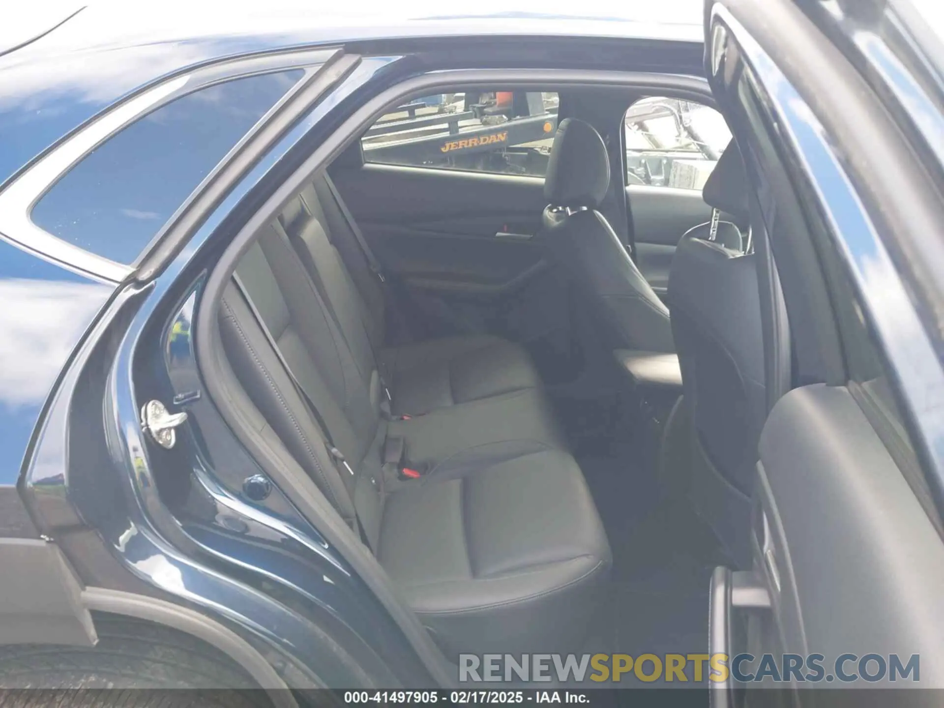 8 Фотография поврежденного автомобиля 3MVDMBBM4PM520127 MAZDA CX-30 2023