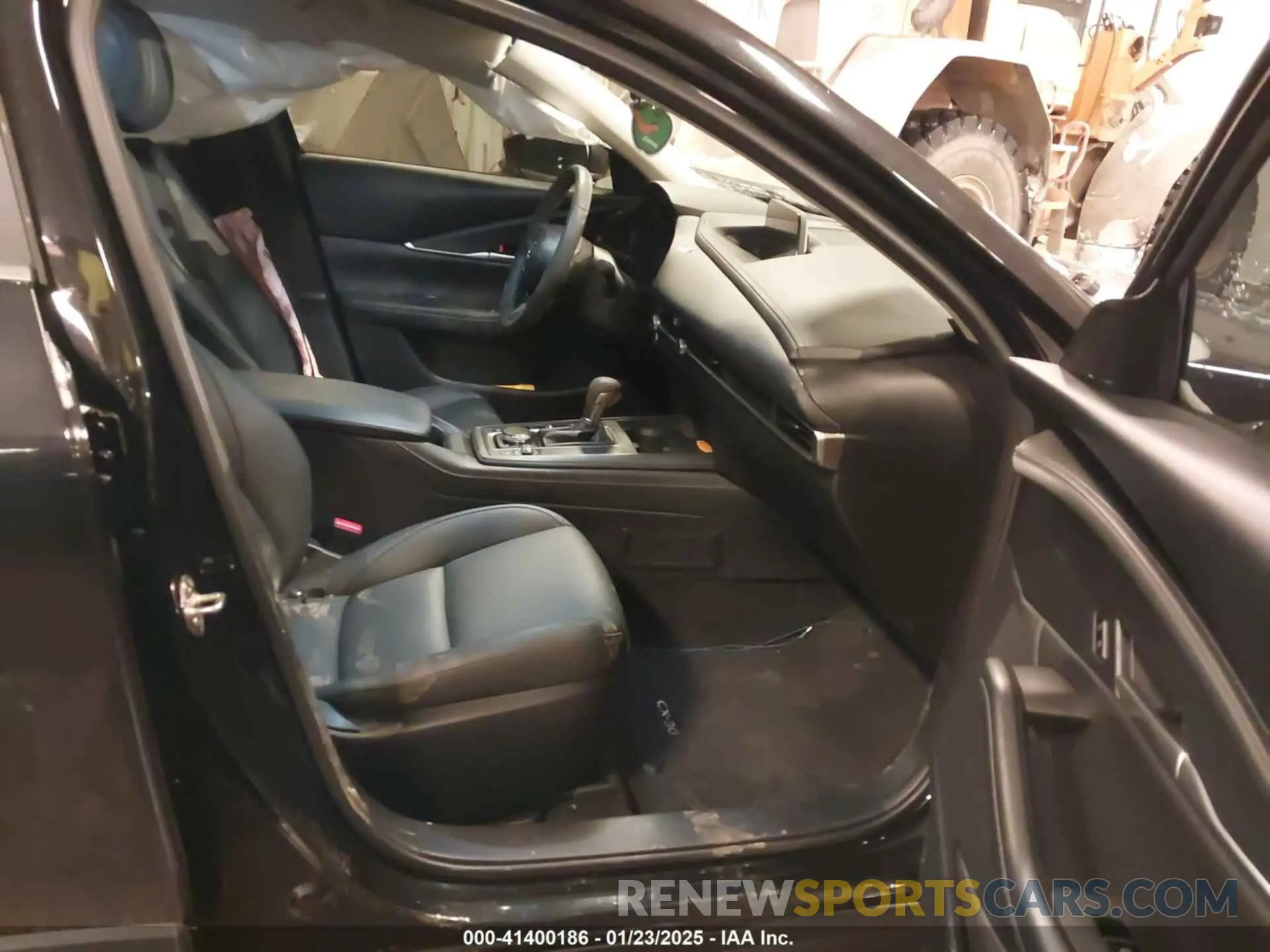5 Photograph of a damaged car 3MVDMBBM5PM586122 MAZDA CX-30 2023