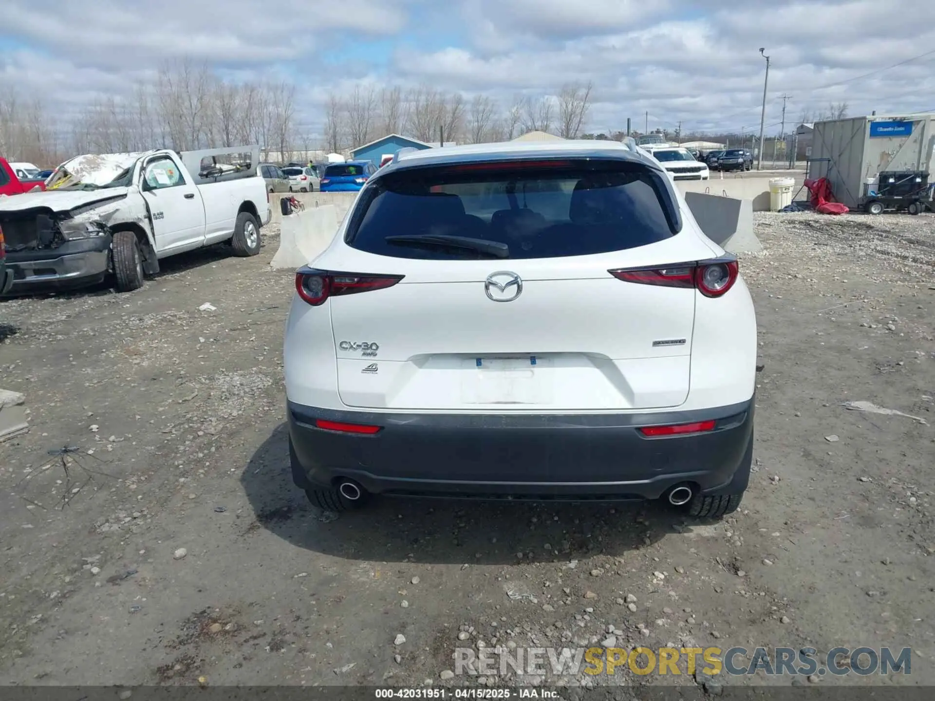 17 Фотография поврежденного автомобиля 3MVDMBBM8PM581691 MAZDA CX-30 2023