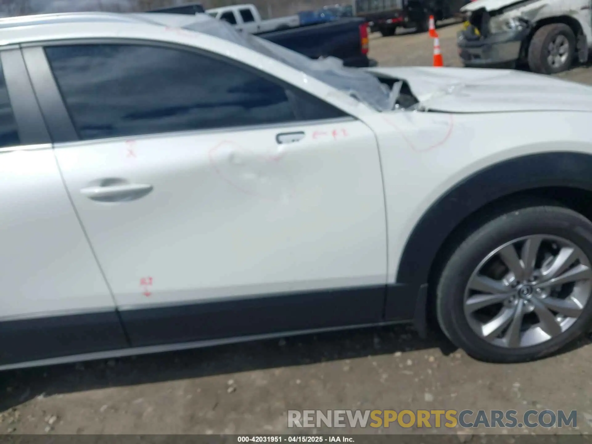 19 Фотография поврежденного автомобиля 3MVDMBBM8PM581691 MAZDA CX-30 2023