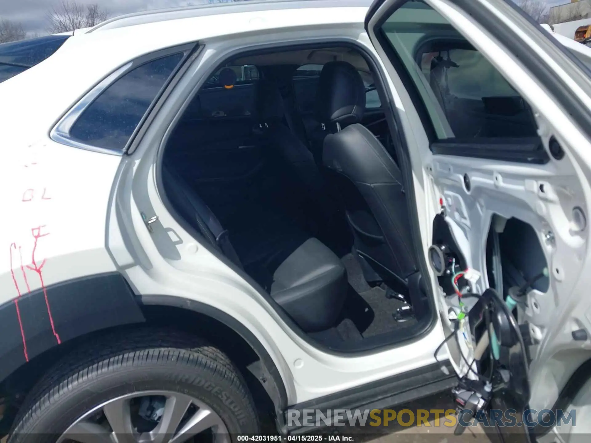 8 Фотография поврежденного автомобиля 3MVDMBBM8PM581691 MAZDA CX-30 2023