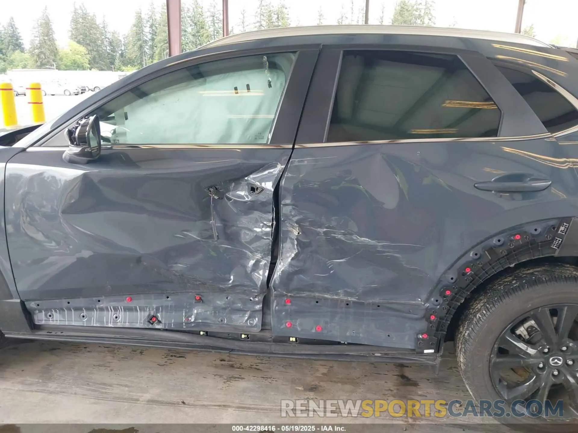 6 Photograph of a damaged car 3MVDMBCM1PM558865 MAZDA CX-30 2023