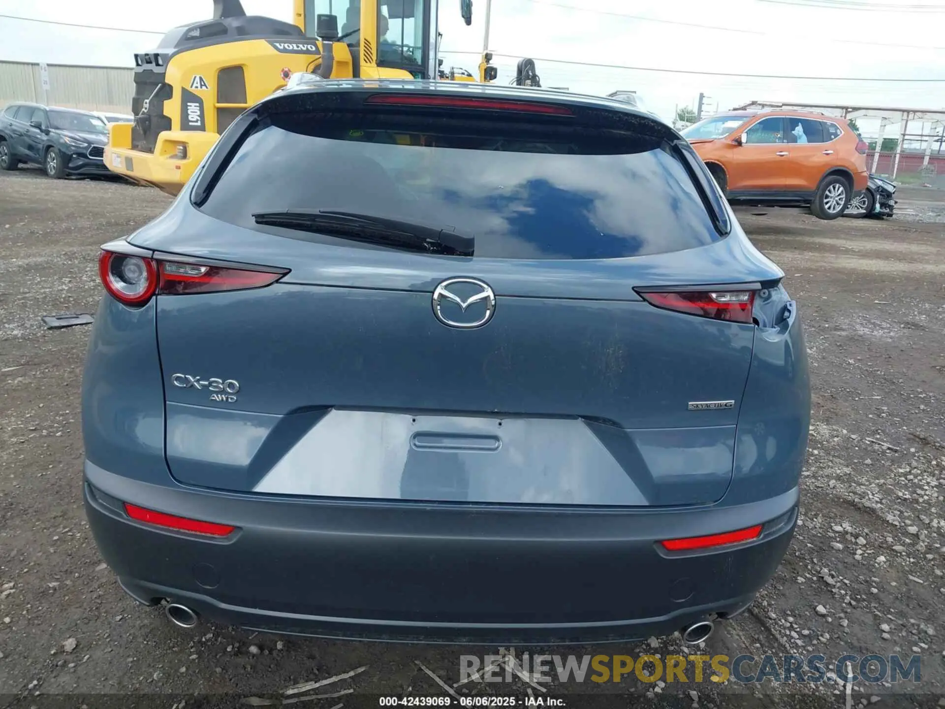 17 Photograph of a damaged car 3MVDMBCM7PM587903 MAZDA CX-30 2023