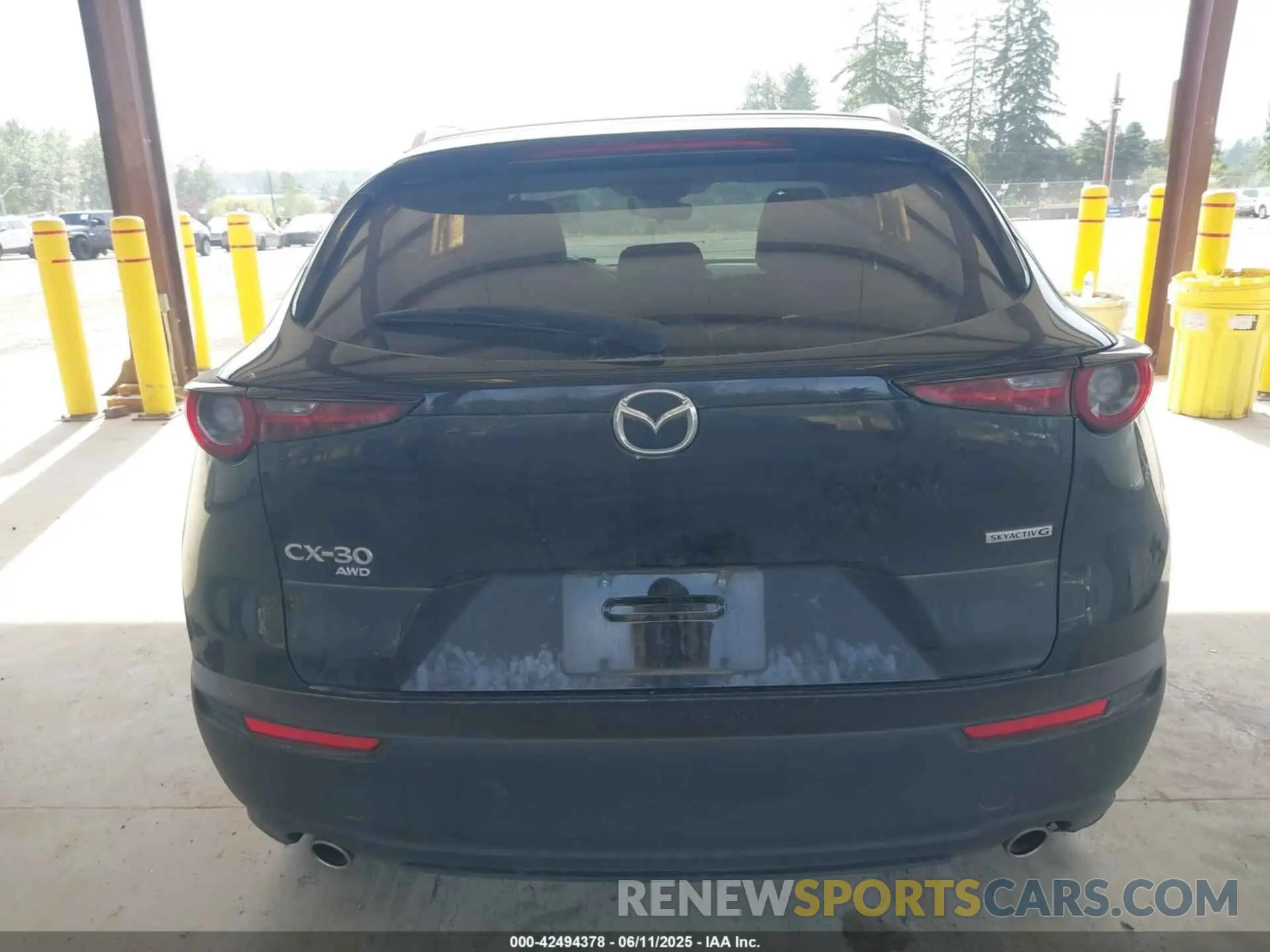 17 Photograph of a damaged car 3MVDMBCM8PM569152 MAZDA CX-30 2023