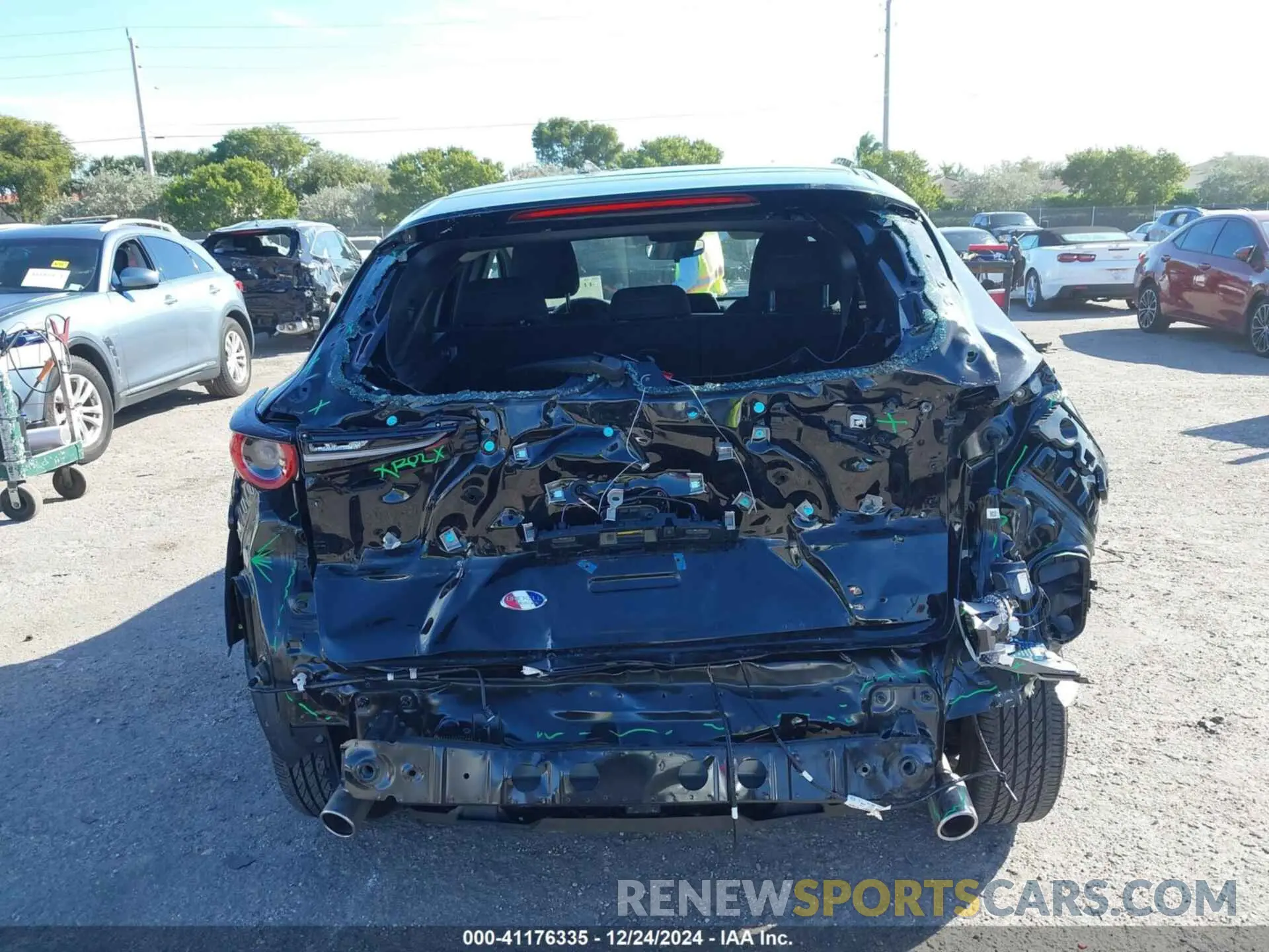 17 Photograph of a damaged car 3MVDMBAM4RM644757 MAZDA CX-30 2024