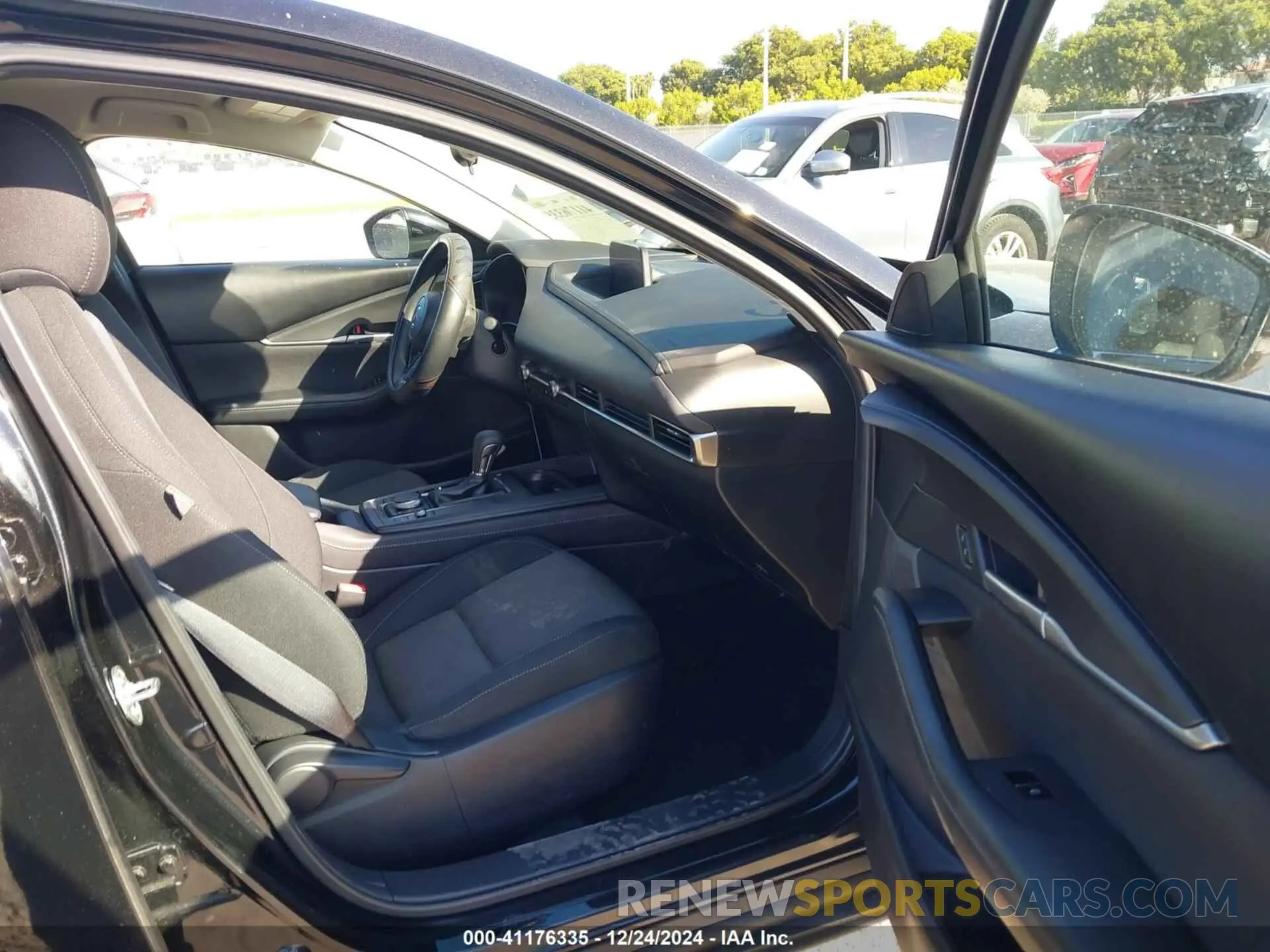 5 Photograph of a damaged car 3MVDMBAM4RM644757 MAZDA CX-30 2024