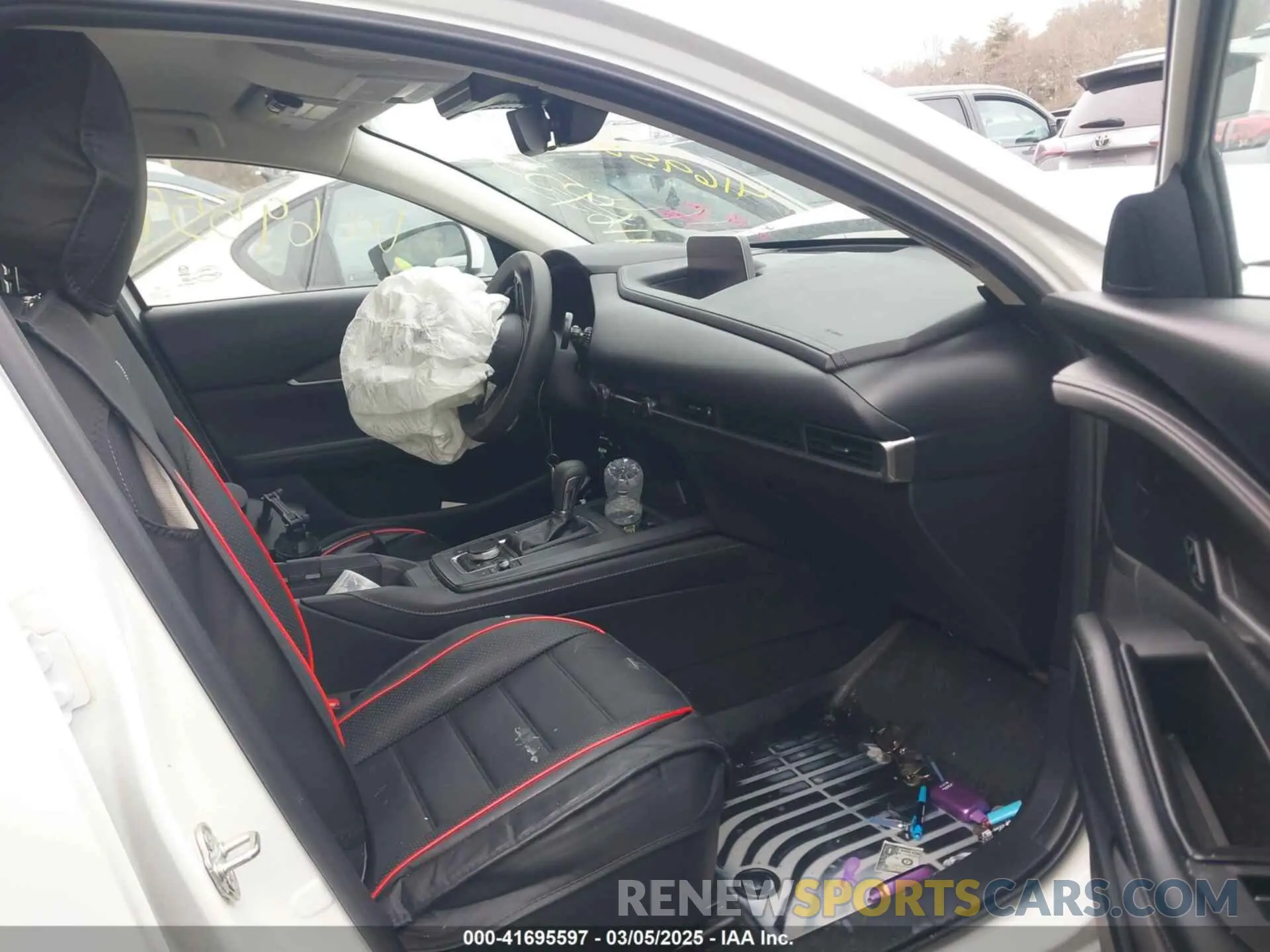 5 Photograph of a damaged car 3MVDMBAM5RM663057 MAZDA CX-30 2024
