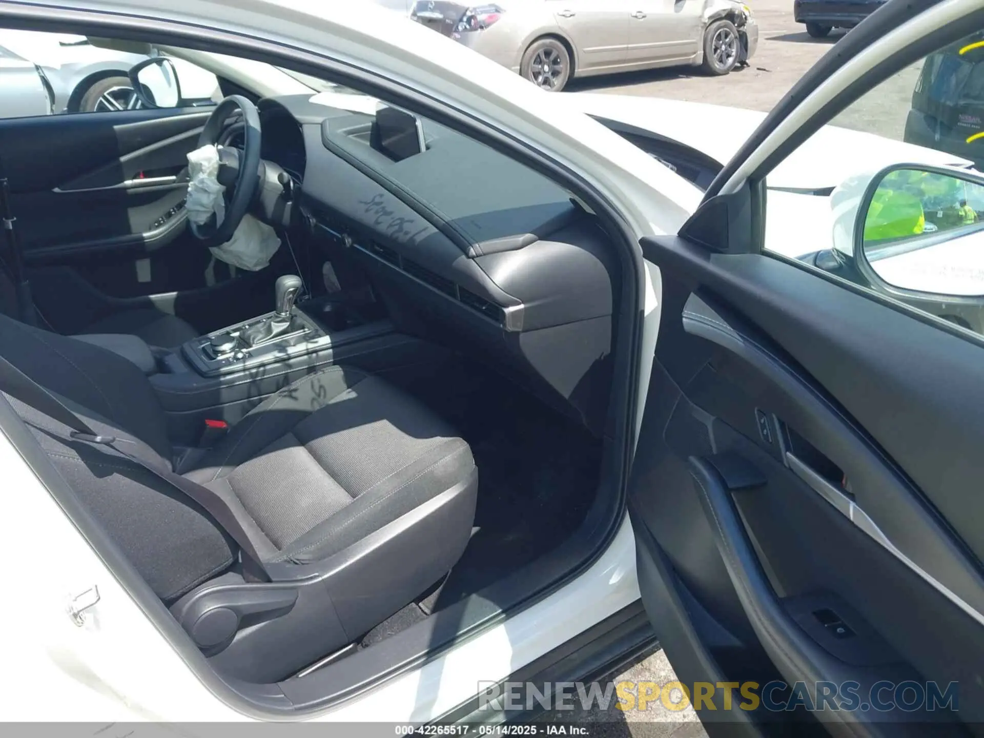 5 Photograph of a damaged car 3MVDMBAM6RM615440 MAZDA CX-30 2024