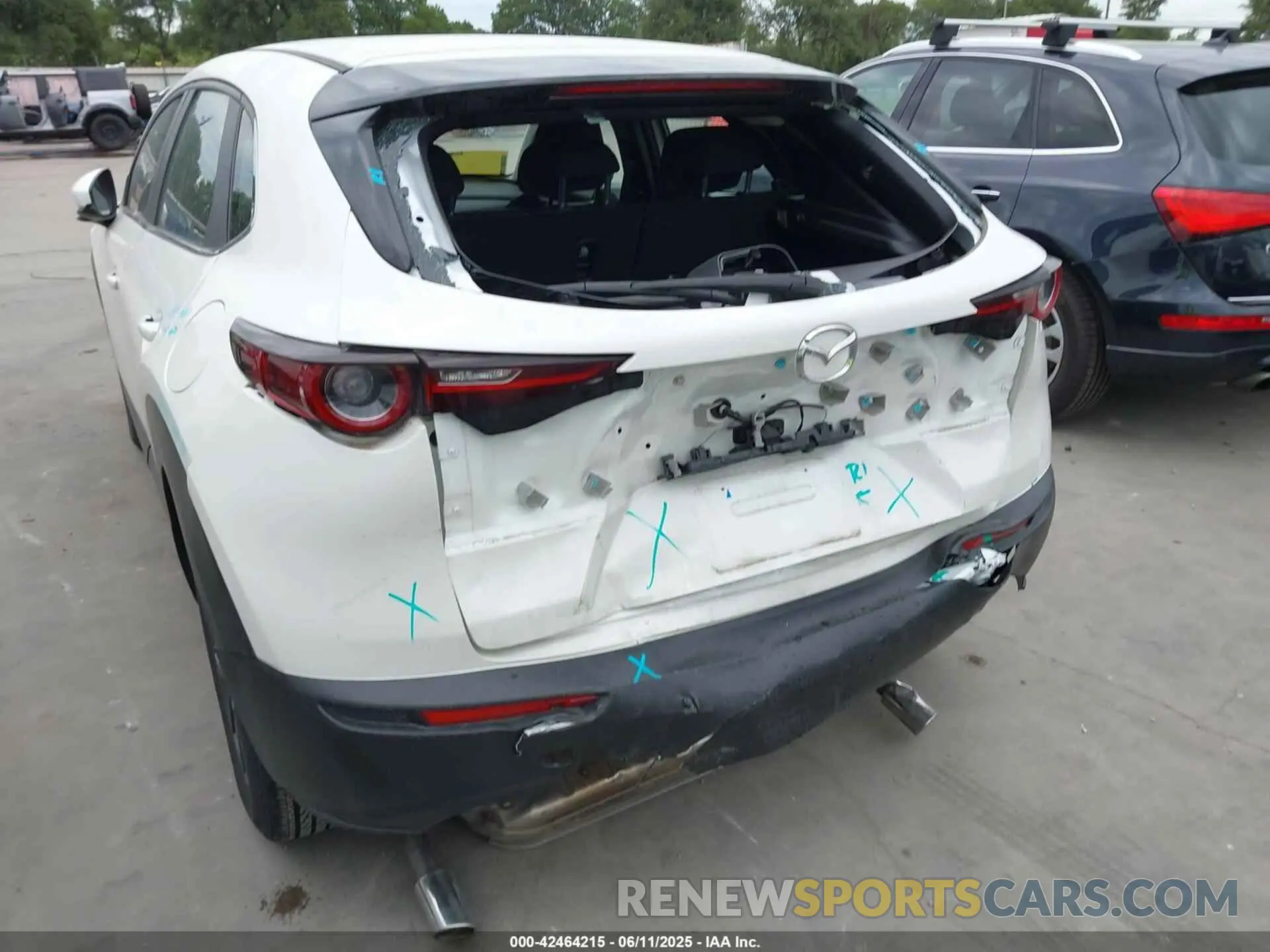 17 Photograph of a damaged car 3MVDMBAM8RM675588 MAZDA CX-30 2024