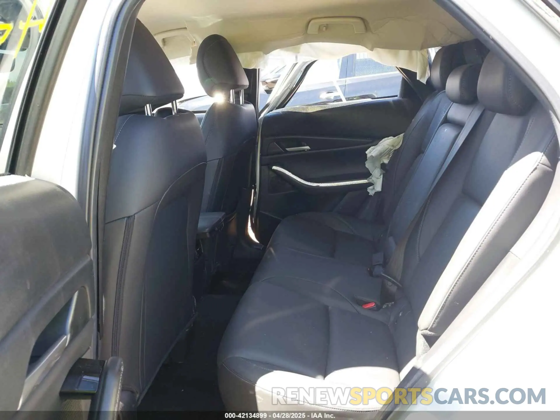8 Photograph of a damaged car 3MVDMBBM0RM644690 MAZDA CX-30 2024