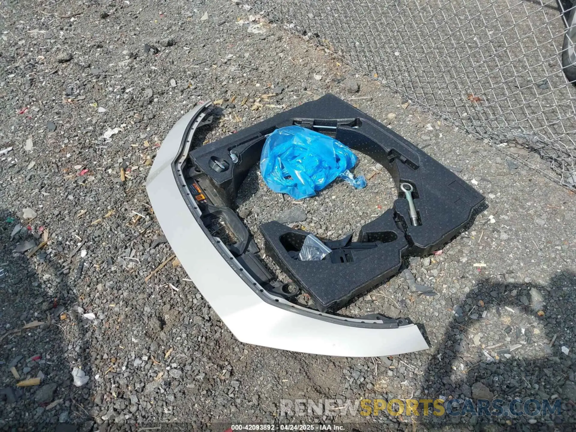 12 Фотография поврежденного автомобиля 3MVDMBBM0RM698412 MAZDA CX-30 2024