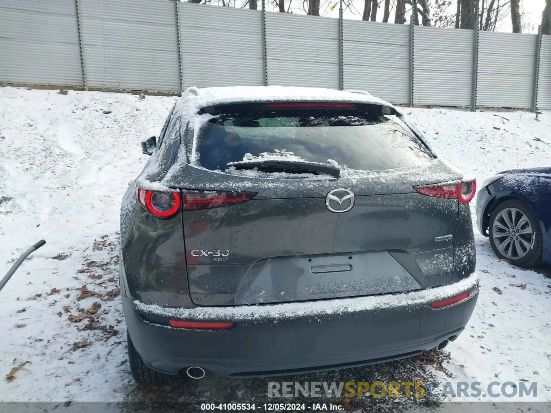 17 Photograph of a damaged car 3MVDMBBM2RM663970 MAZDA CX-30 2024