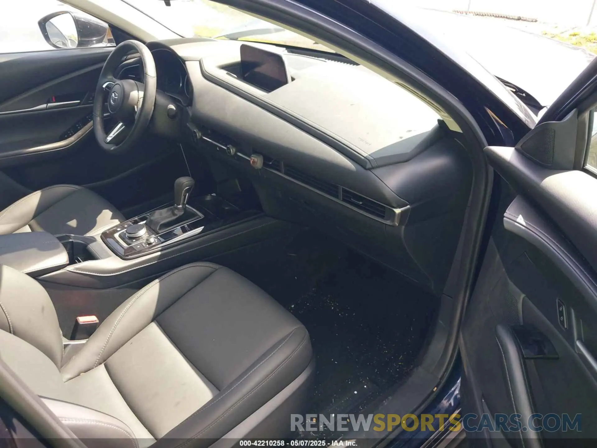 5 Photograph of a damaged car 3MVDMBBM2RM684687 MAZDA CX-30 2024