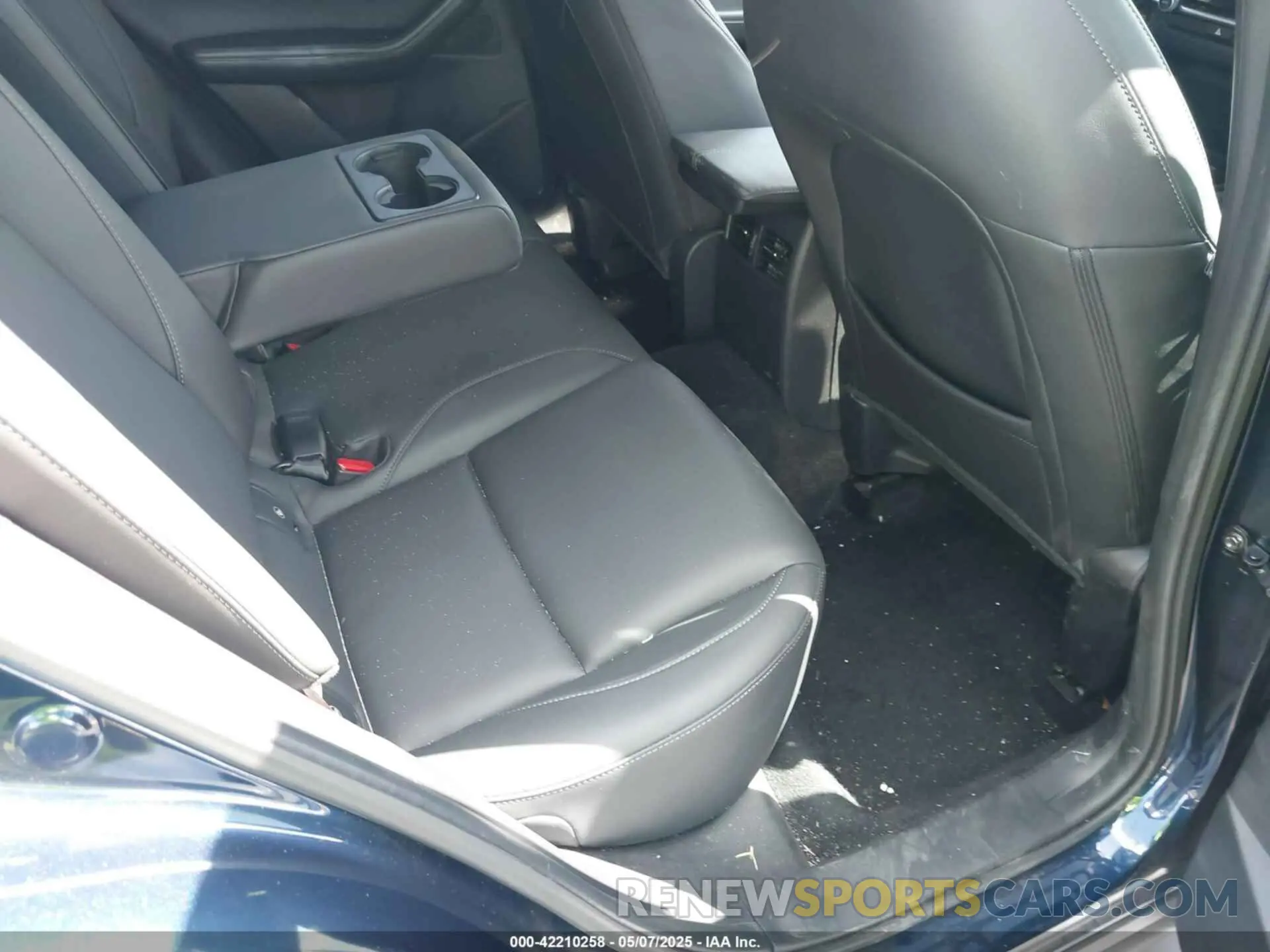8 Photograph of a damaged car 3MVDMBBM2RM684687 MAZDA CX-30 2024