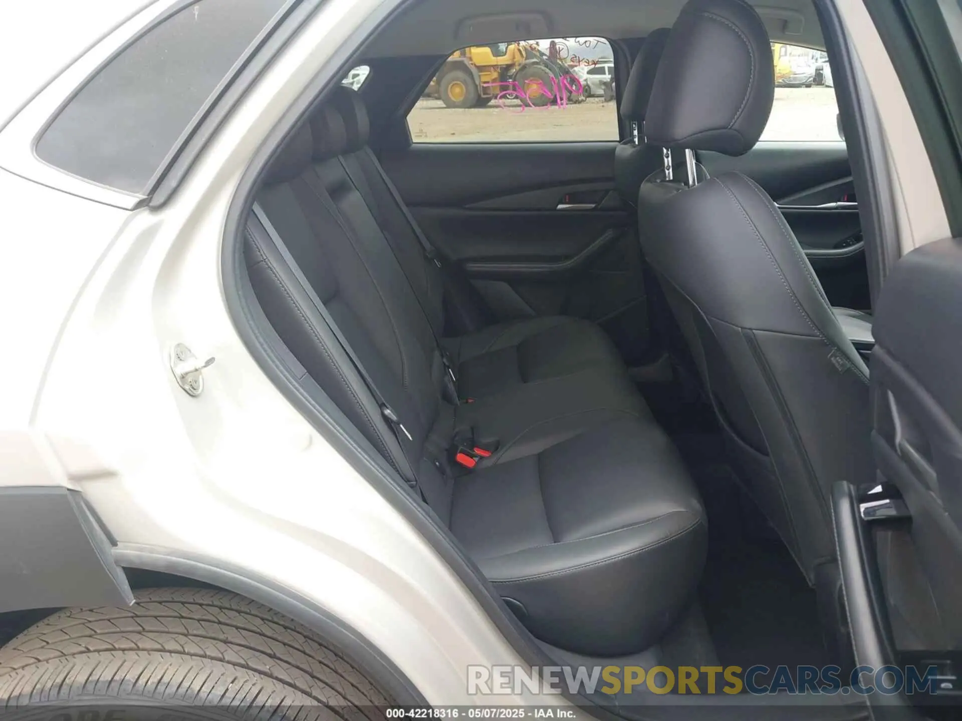 8 Photograph of a damaged car 3MVDMBBM3RM657918 MAZDA CX-30 2024