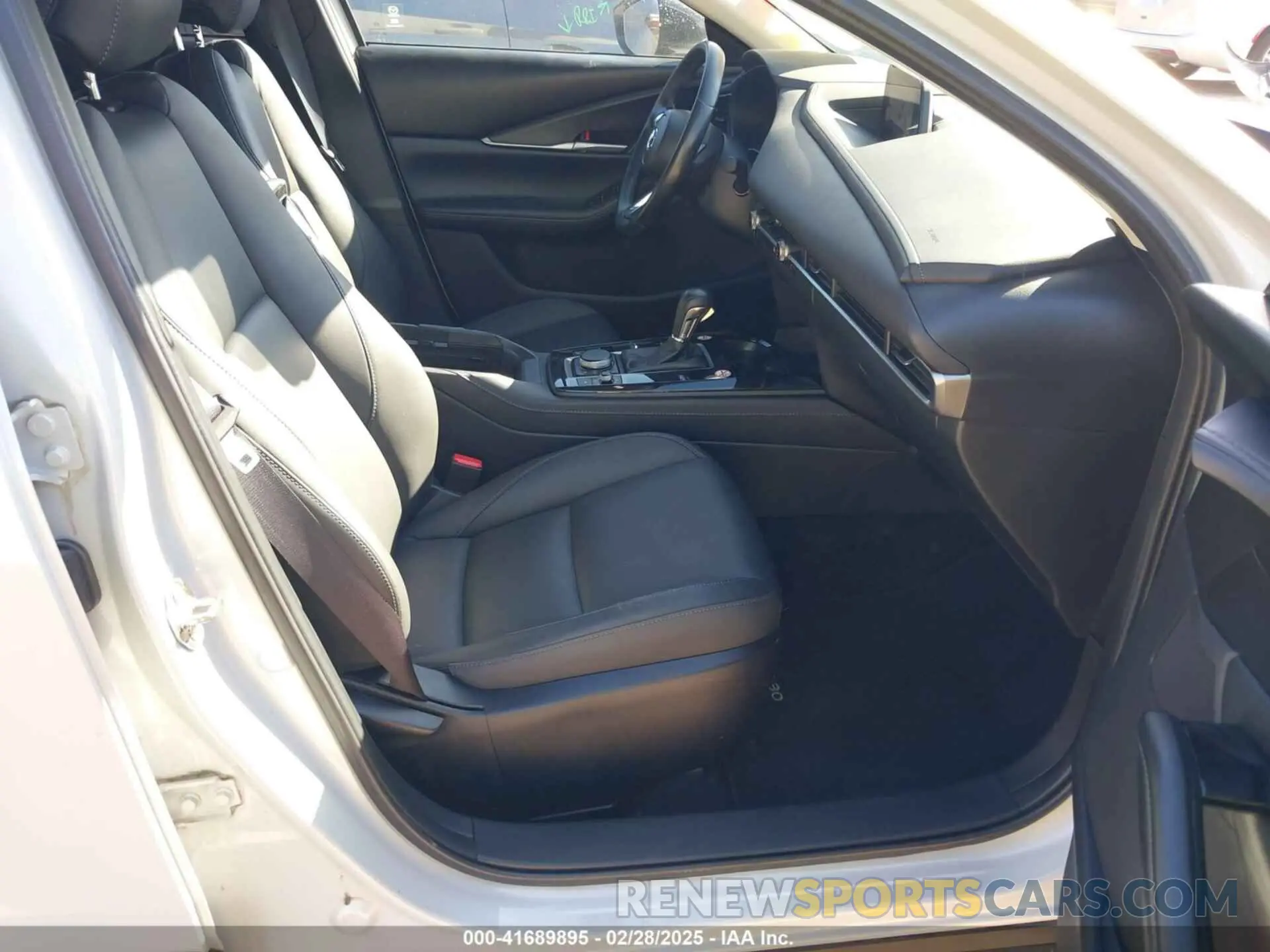 5 Photograph of a damaged car 3MVDMBBM4RM625284 MAZDA CX-30 2024