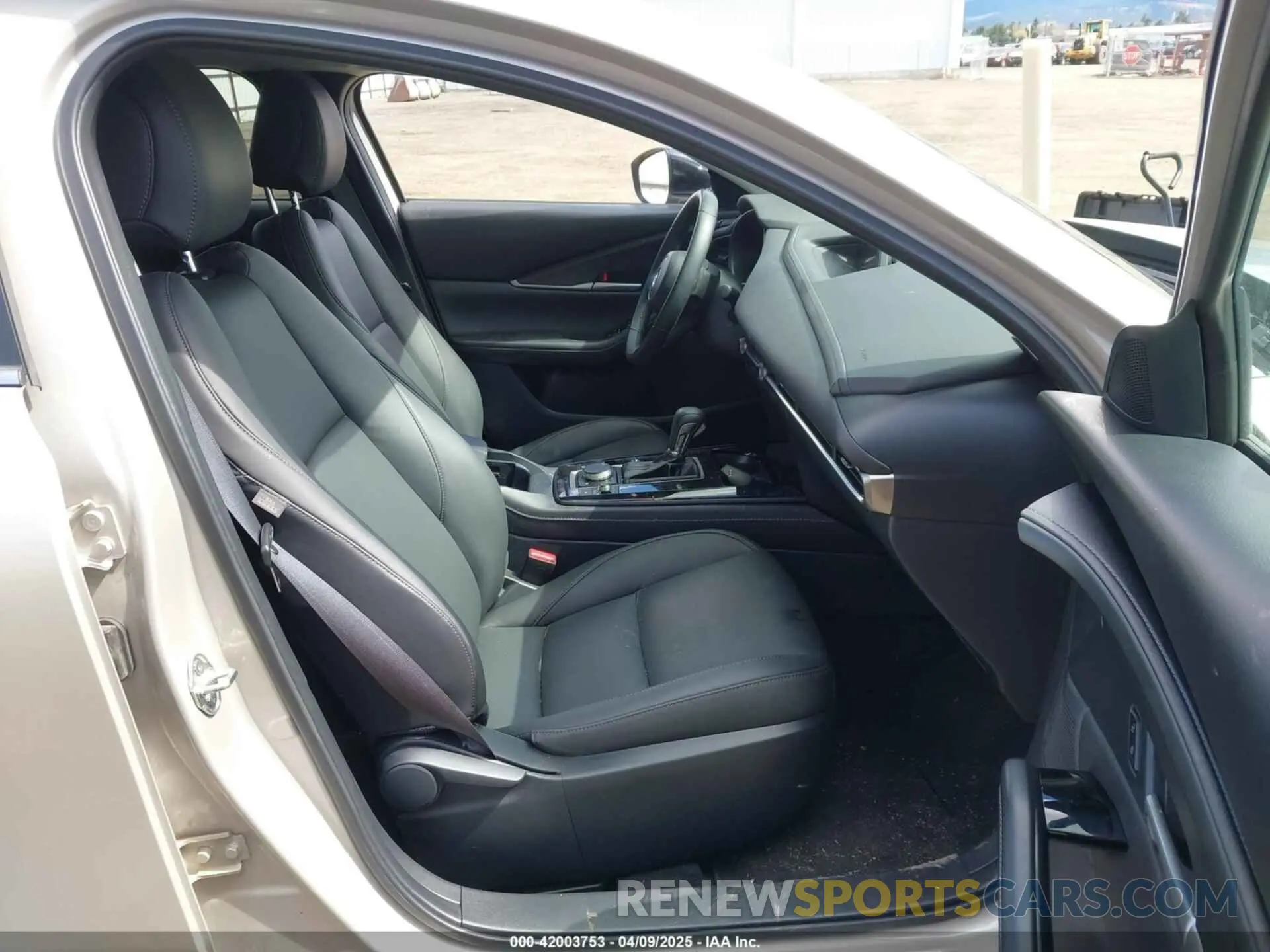 5 Photograph of a damaged car 3MVDMBBM5RM696655 MAZDA CX-30 2024