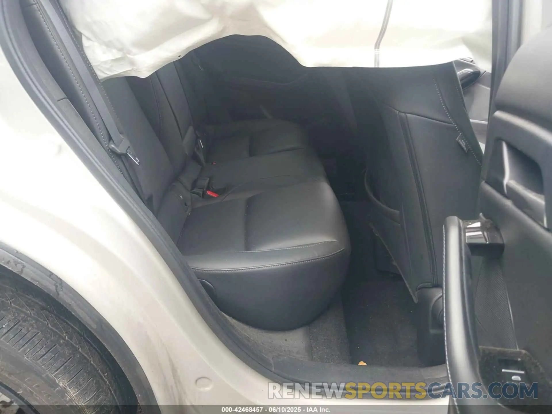 8 Фотография поврежденного автомобиля 3MVDMBBM9RM602244 MAZDA CX-30 2024