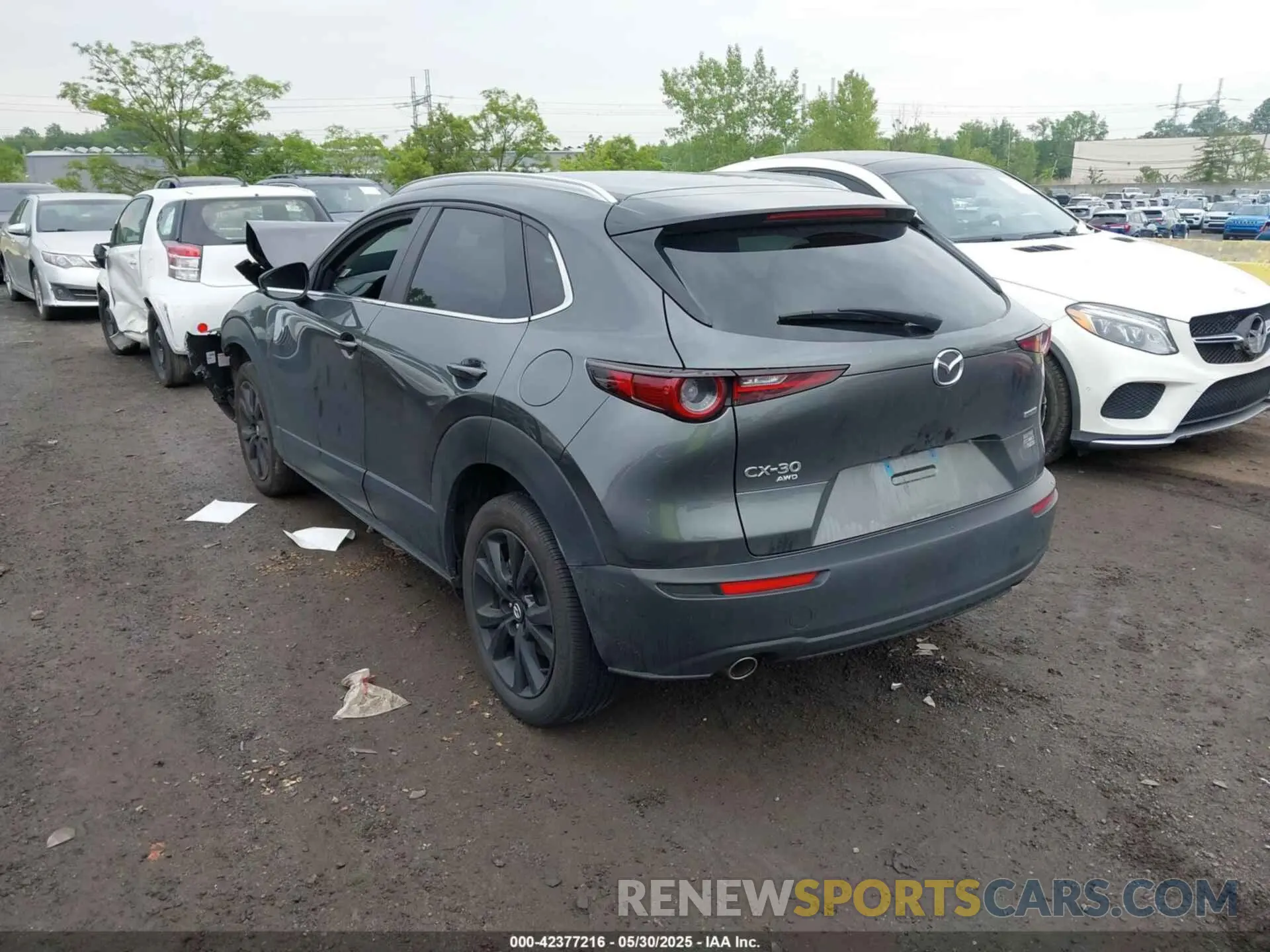 3 Photograph of a damaged car 3MVDMBBMXRM676708 MAZDA CX-30 2024