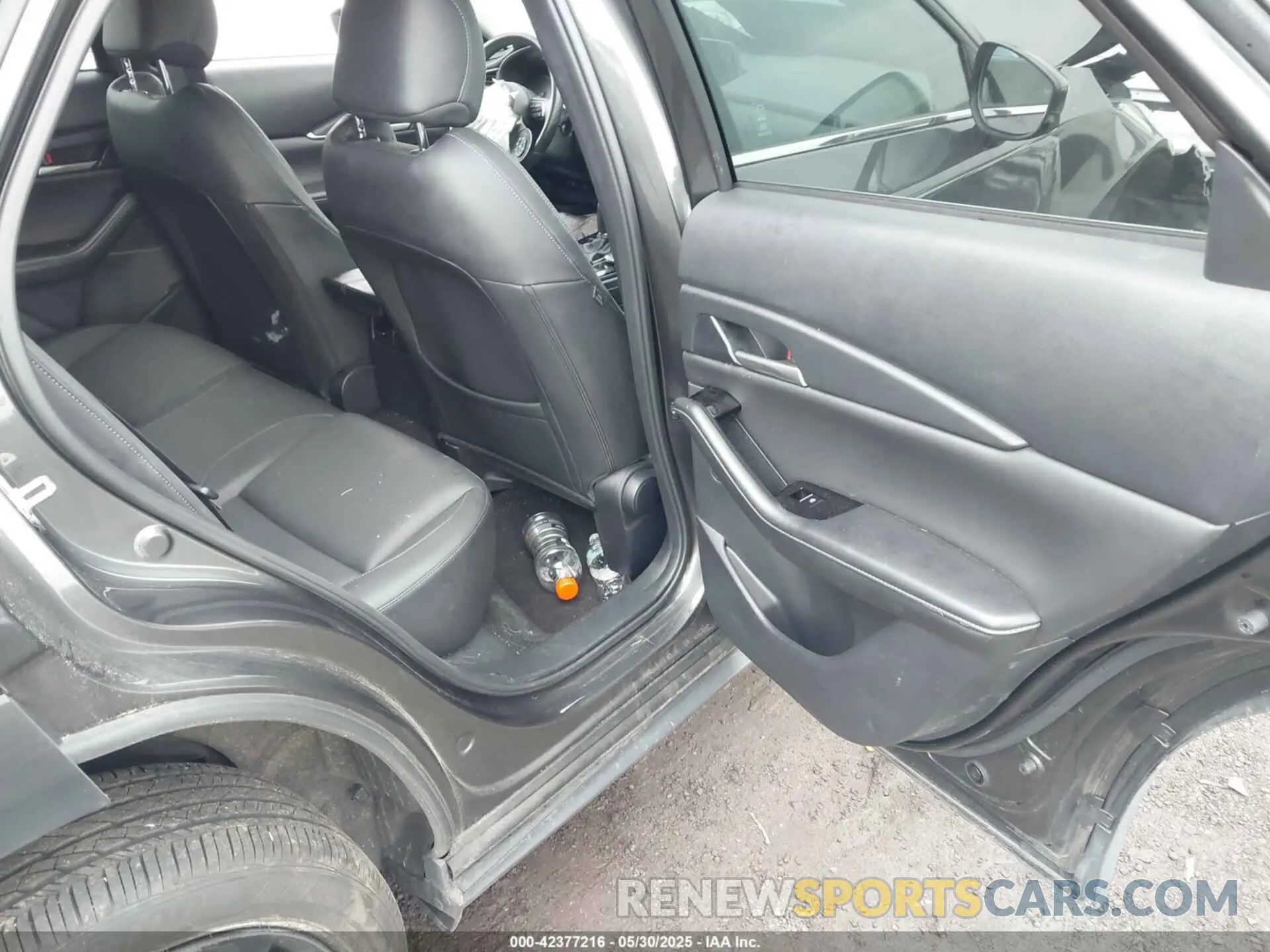 8 Photograph of a damaged car 3MVDMBBMXRM676708 MAZDA CX-30 2024