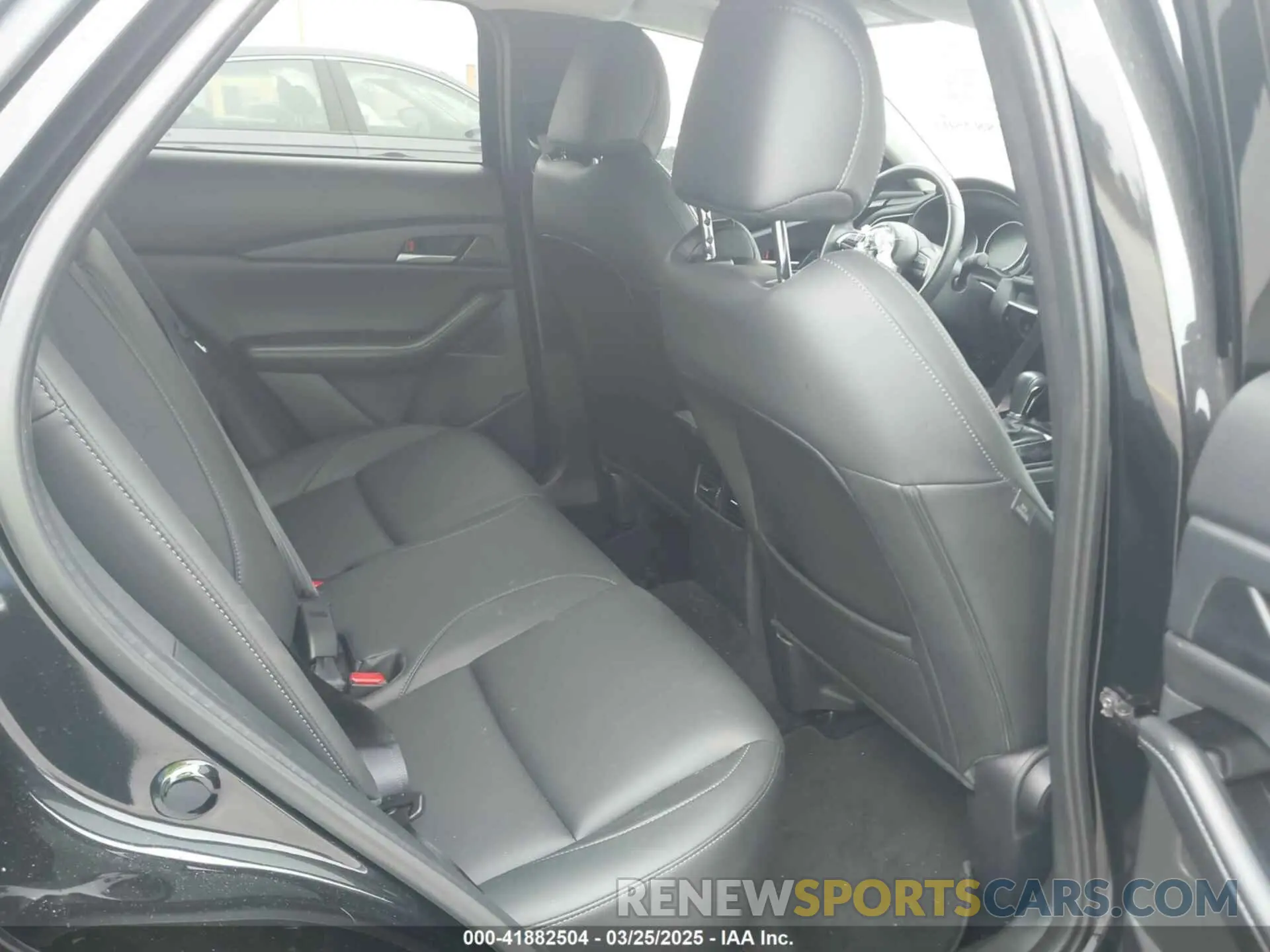 8 Фотография поврежденного автомобиля 3MVDMBBMXRM695310 MAZDA CX-30 2024