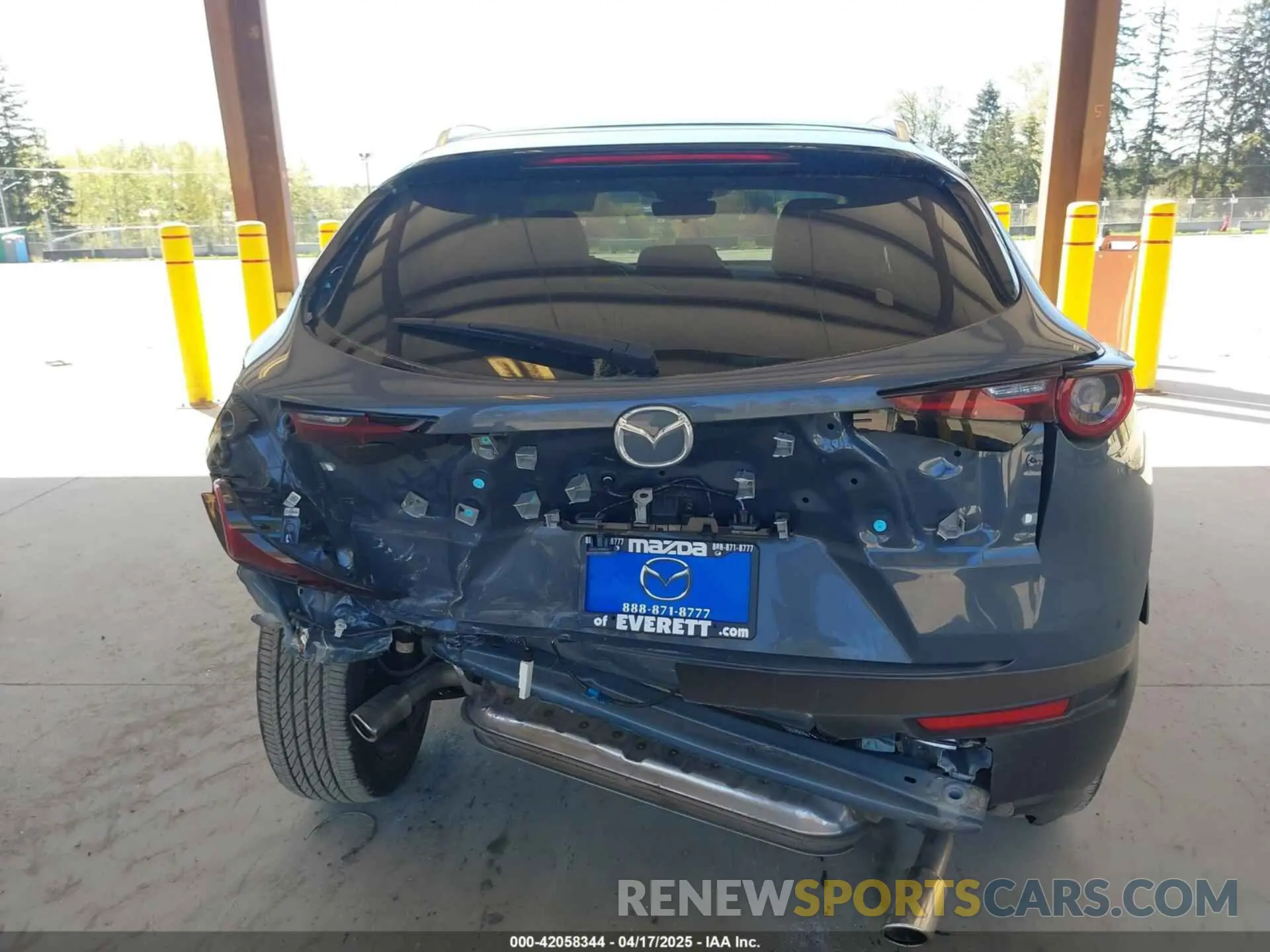 17 Photograph of a damaged car 3MVDMBCM0RM641917 MAZDA CX-30 2024