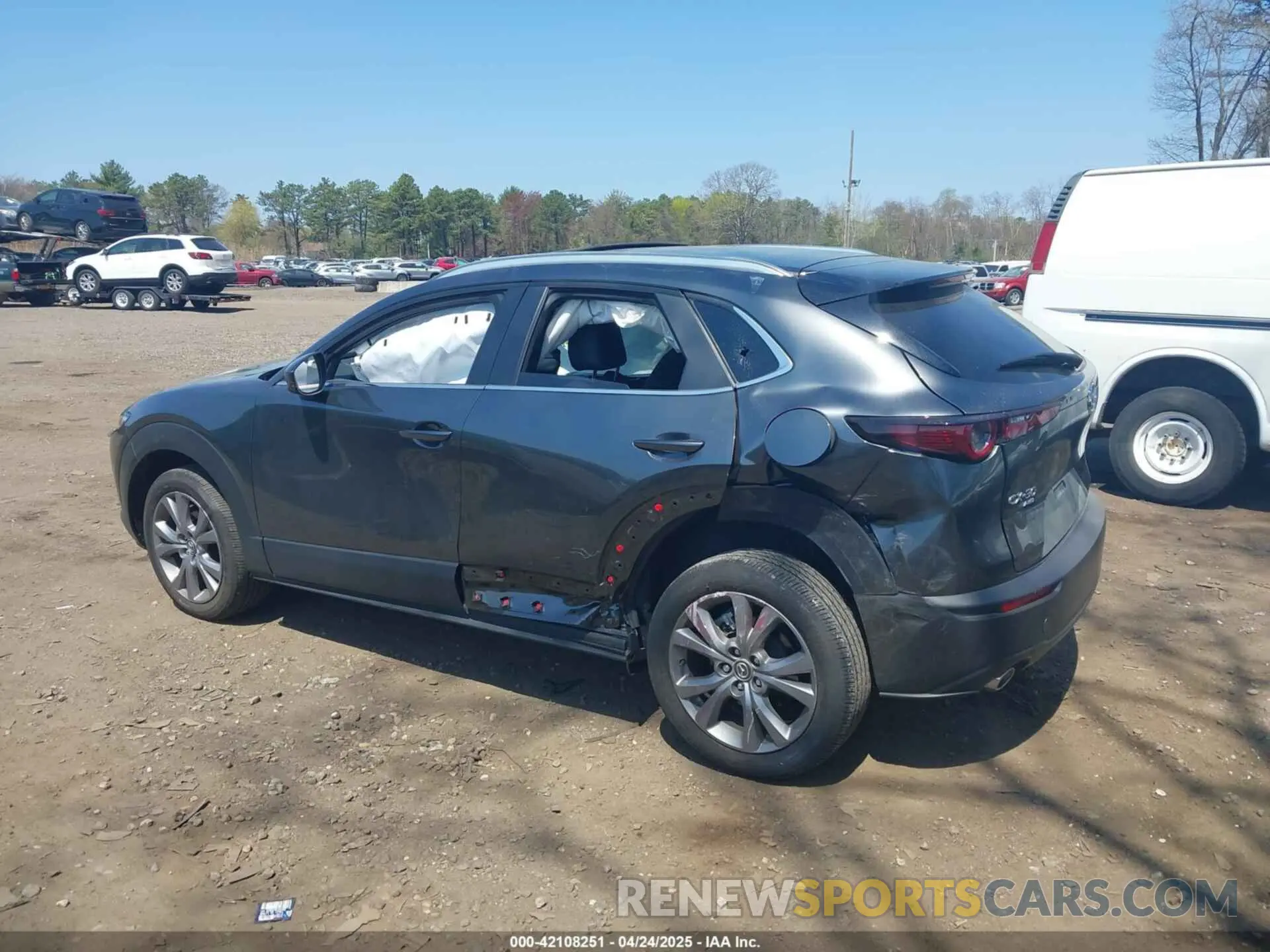 14 Фотография поврежденного автомобиля 3MVDMBCM0RM662752 MAZDA CX-30 2024