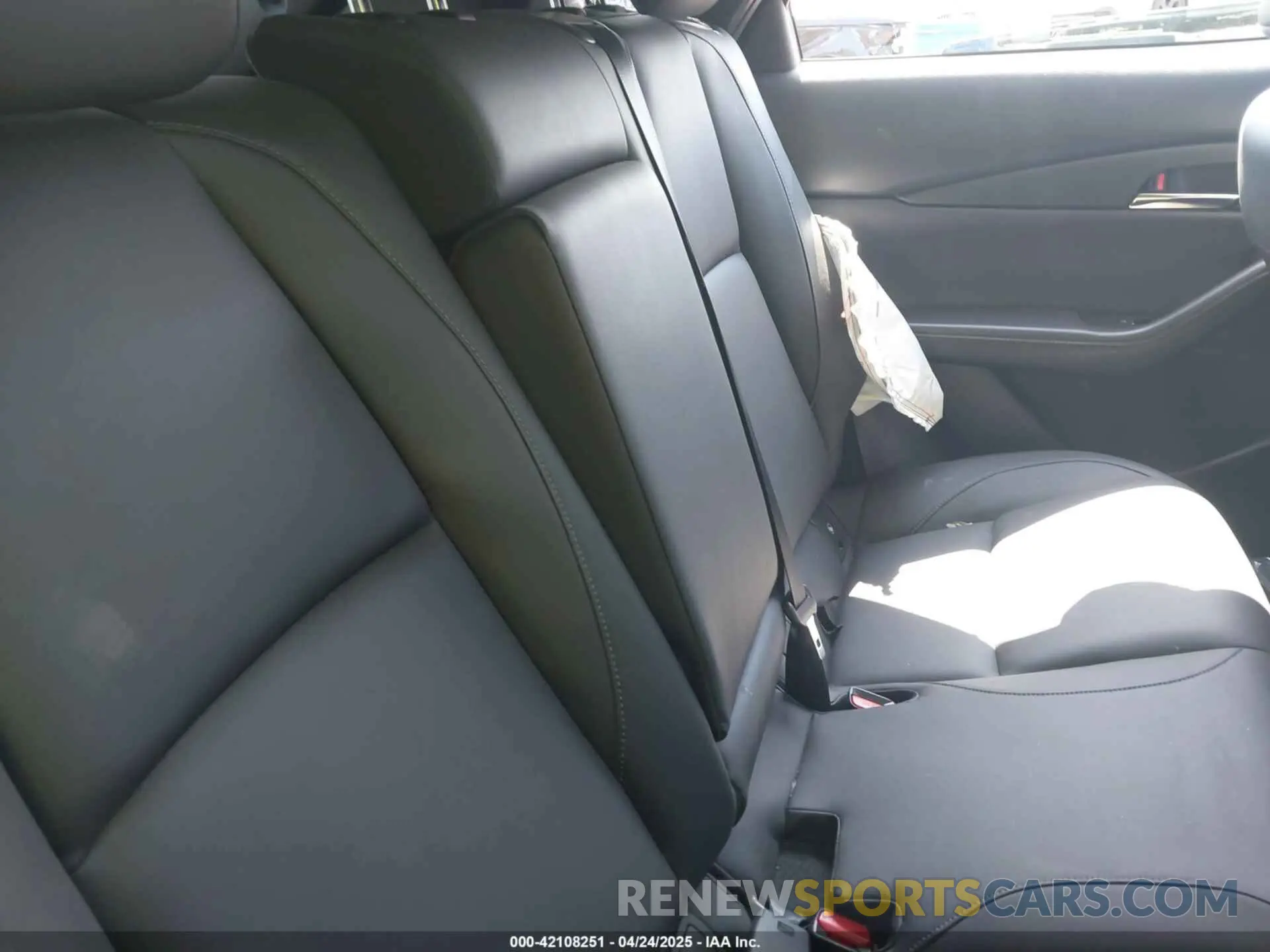 8 Фотография поврежденного автомобиля 3MVDMBCM0RM662752 MAZDA CX-30 2024