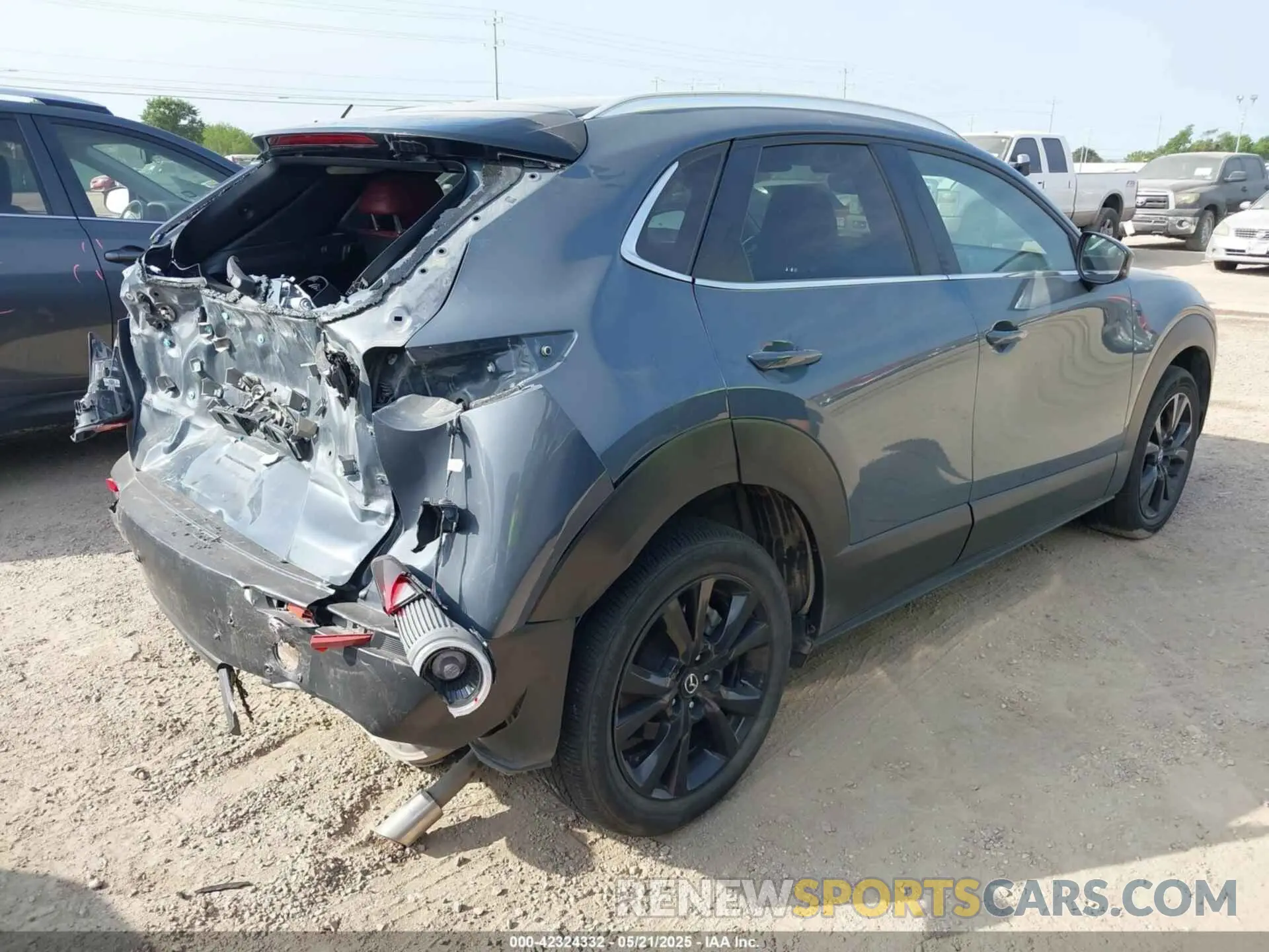 4 Photograph of a damaged car 3MVDMBCM0RM681804 MAZDA CX-30 2024