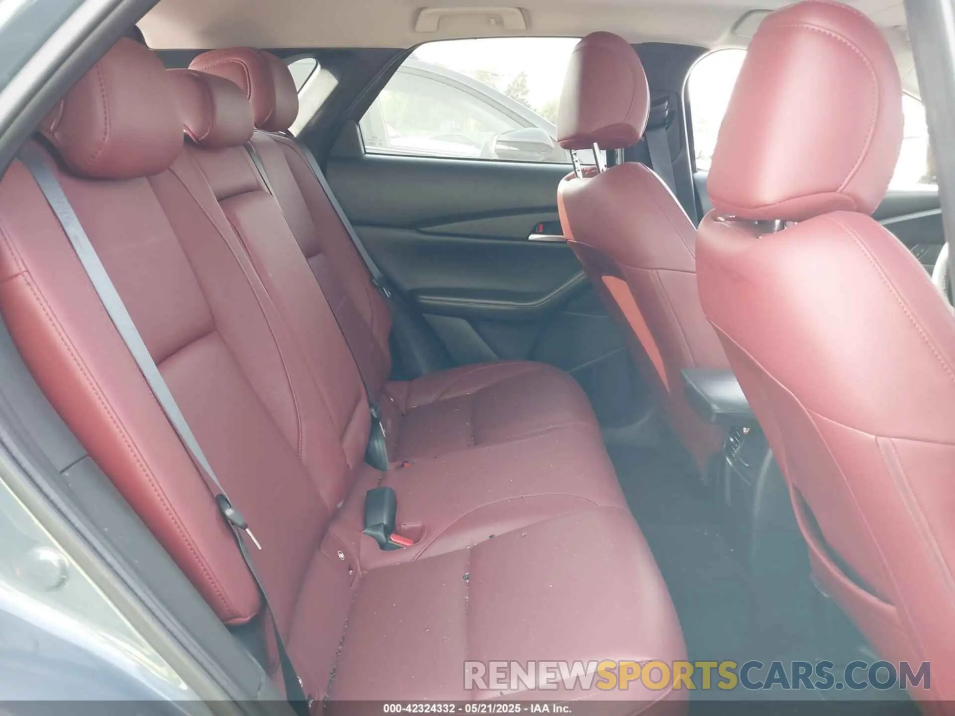 8 Photograph of a damaged car 3MVDMBCM0RM681804 MAZDA CX-30 2024