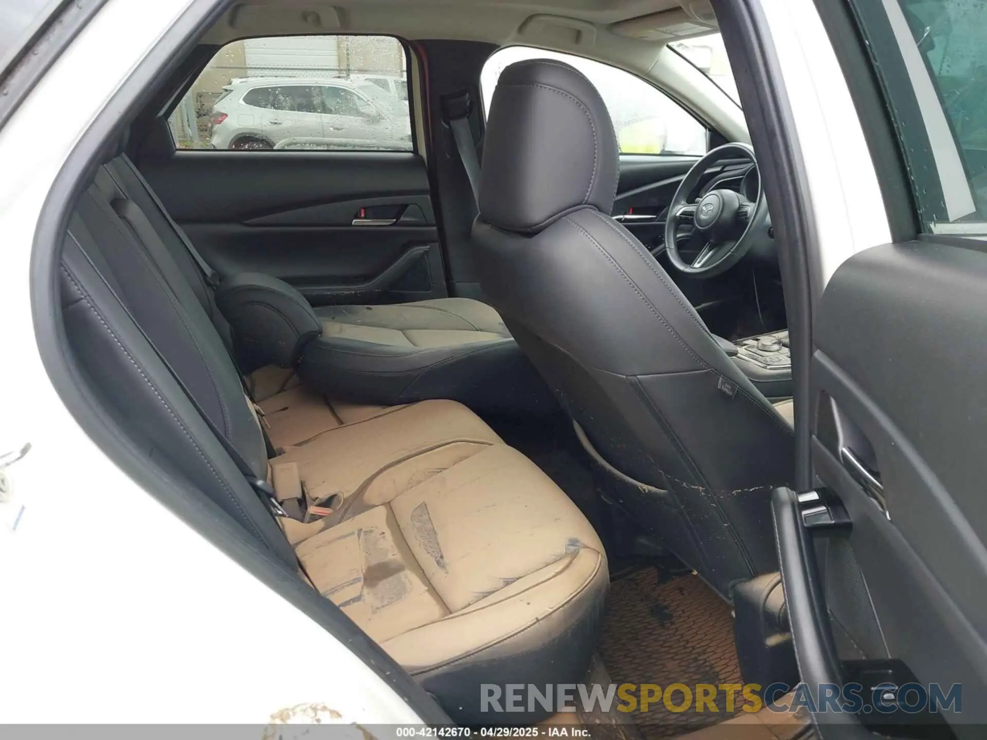 8 Фотография поврежденного автомобиля 3MVDMBCM2RM617697 MAZDA CX-30 2024
