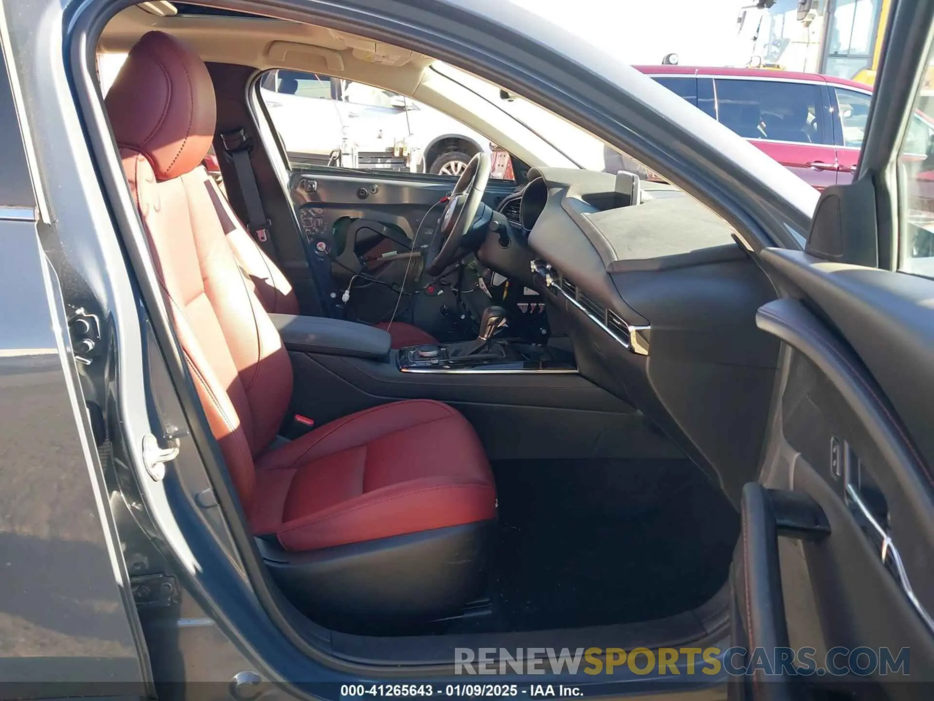 5 Photograph of a damaged car 3MVDMBCM2RM621362 MAZDA CX-30 2024